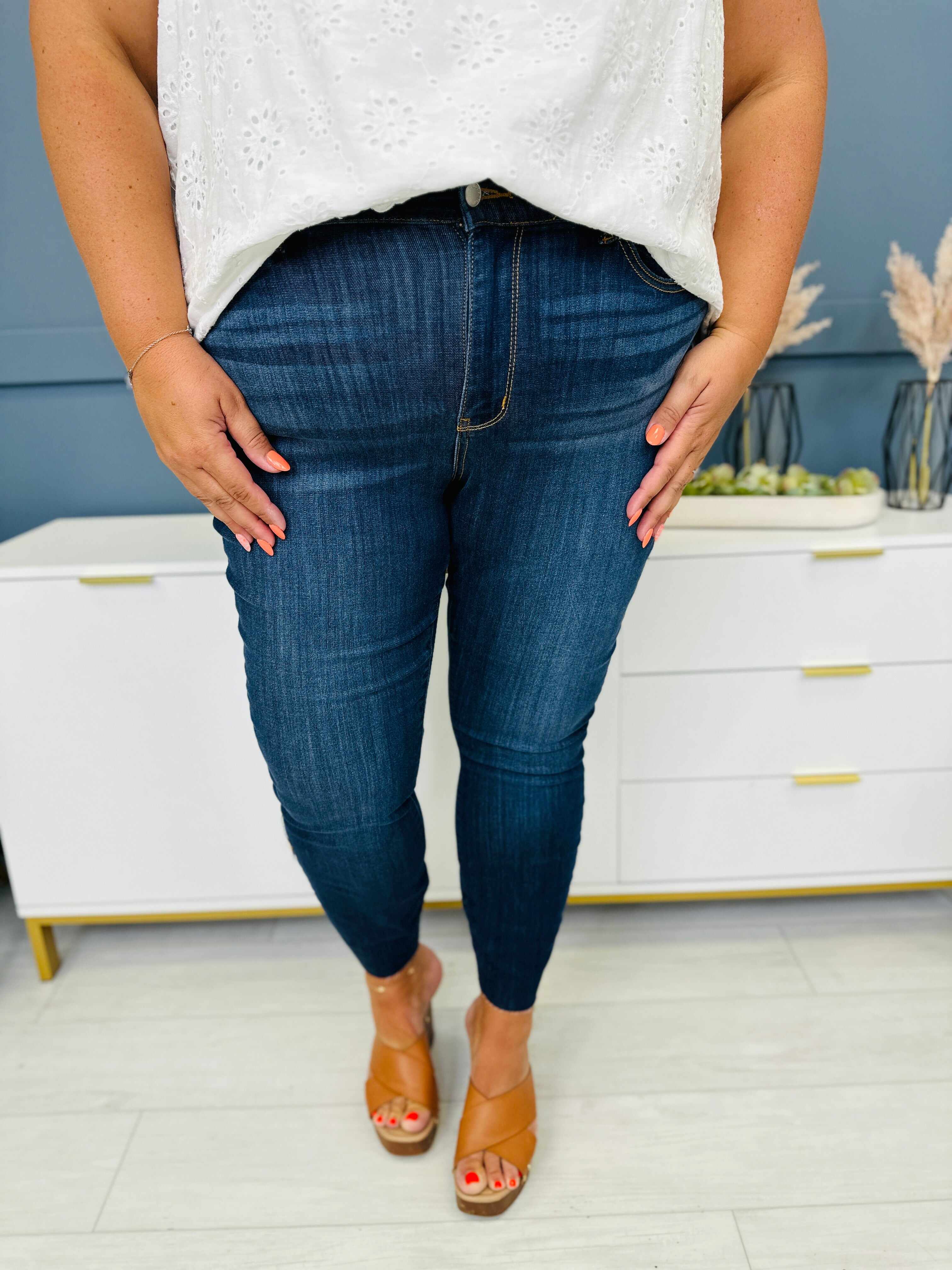 FIFTH RESTOCK! BEST SELLER!  Mid Rise REG/CURVY Work For The Weekend Skinny Jeans