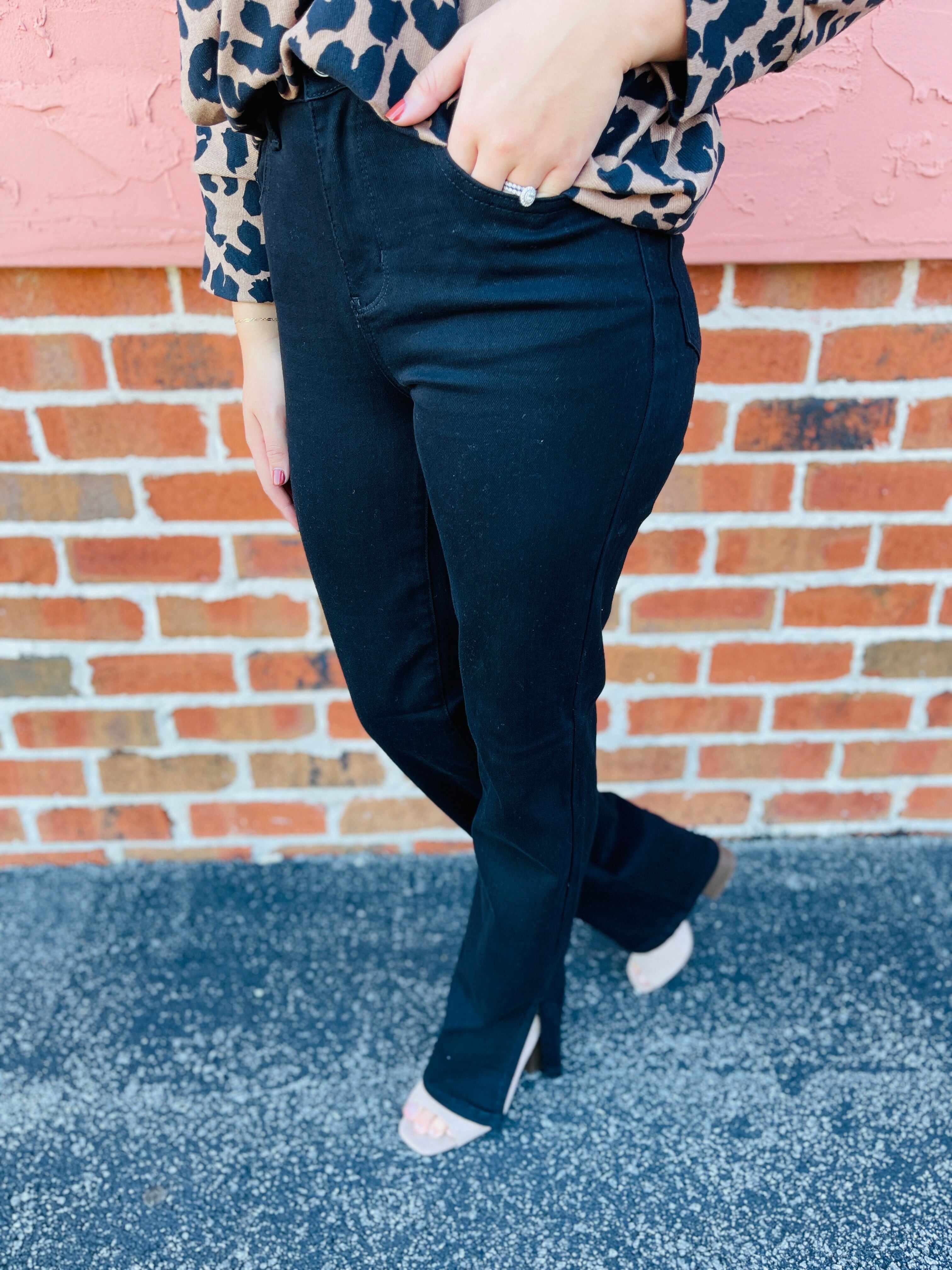 Plus/Reg Back To The 90’s Hi-Waist Black Straight Leg Jeans