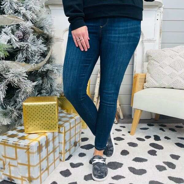 PLUS/REG Girl Pull Them On Skinny Jeans