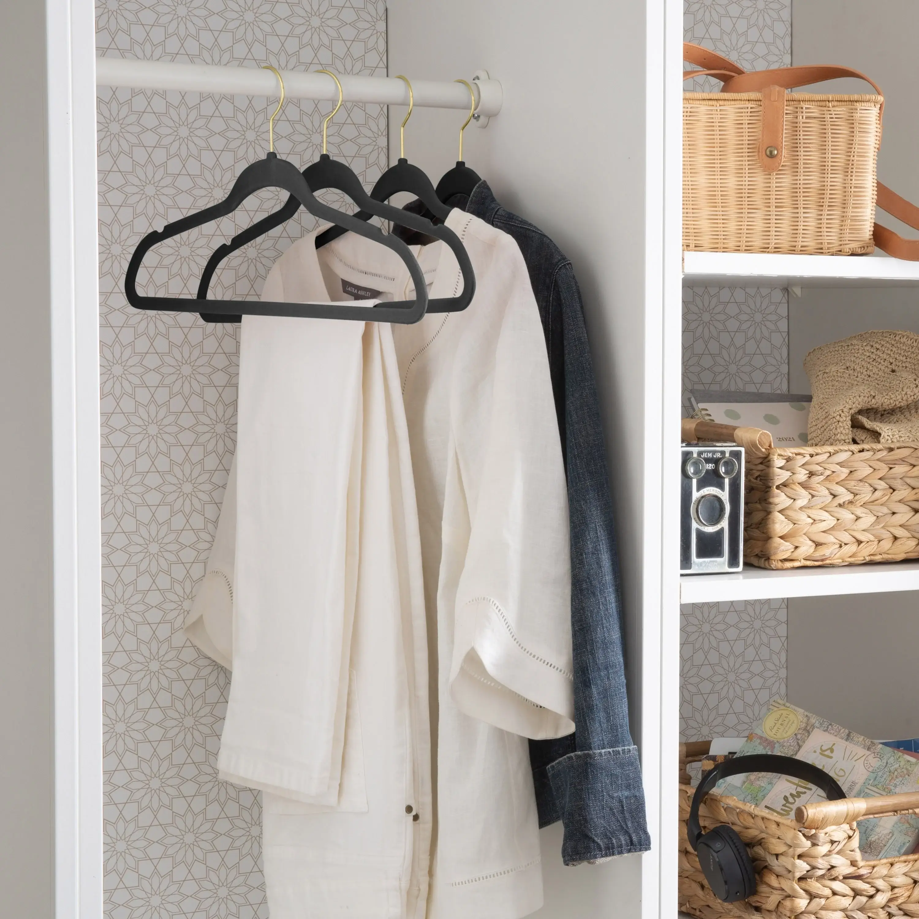 Simplify 25 Pack Slim Velvet Gold Hook Hangers - 17.7