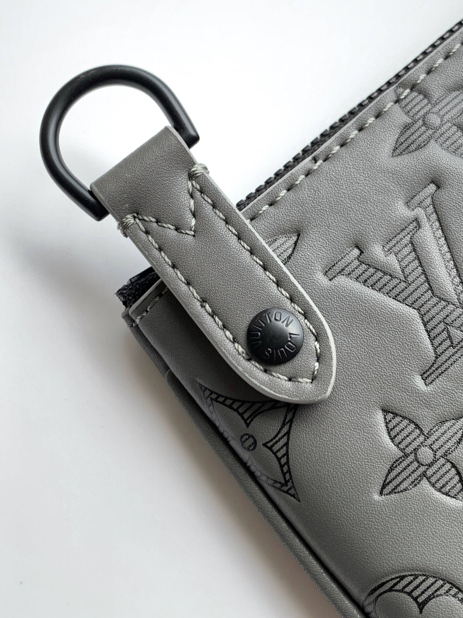 MB 2026 GREY MESSENGER BAG