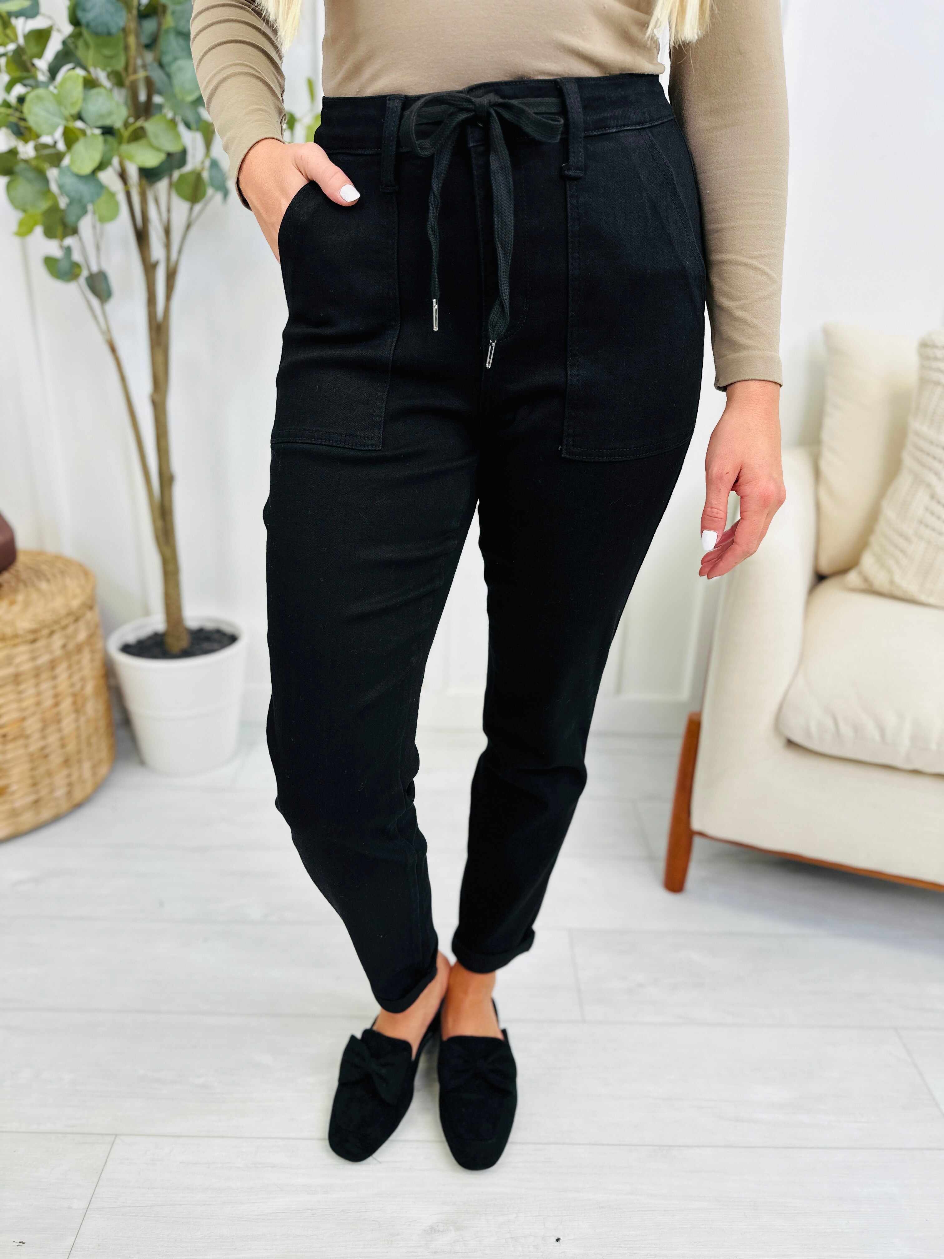 REG/CURVY Gotta Jet Black Cuffed Denim Jogger