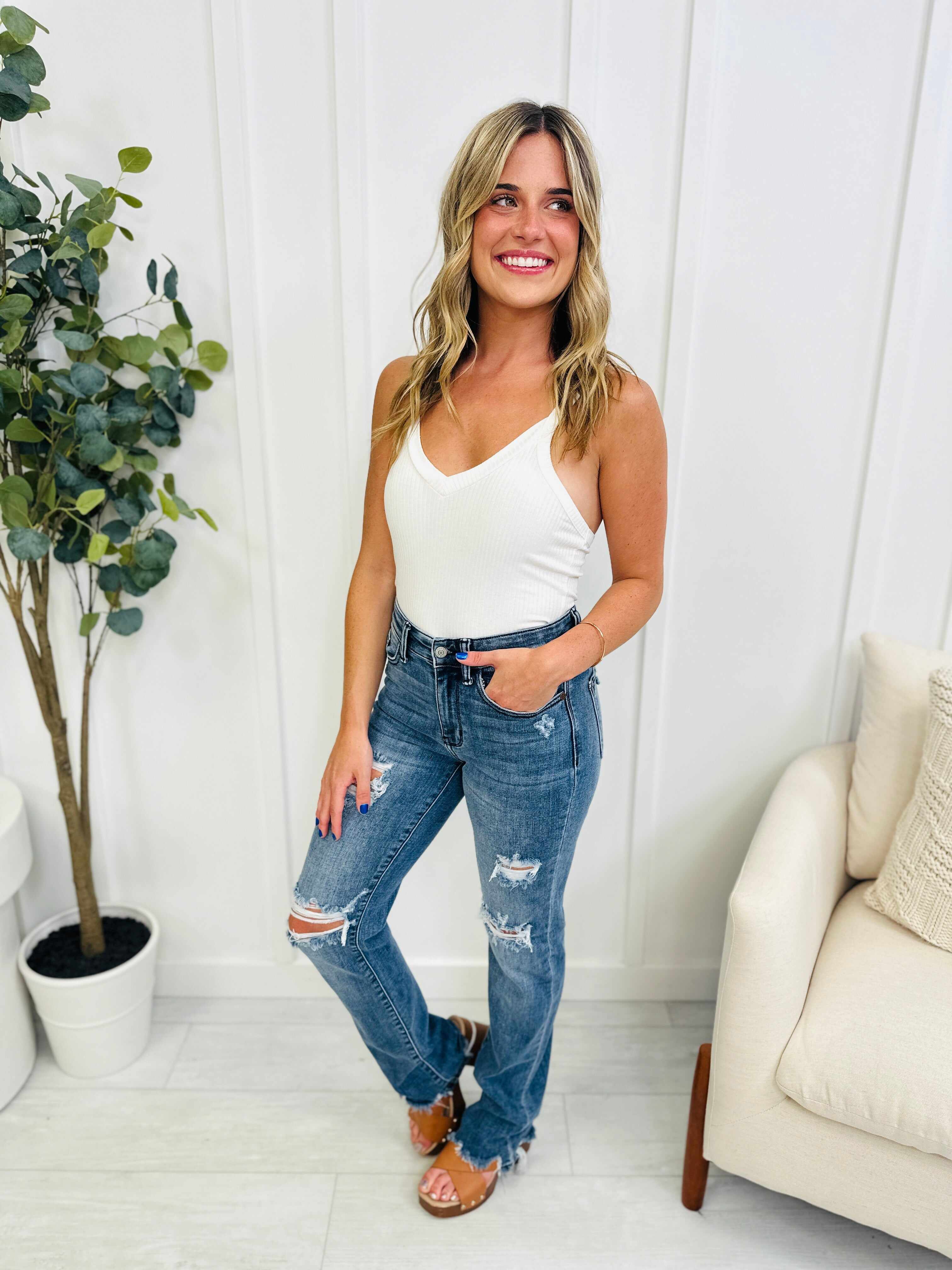 REG/CURVY Get Something Straight Mid Rise Jeans