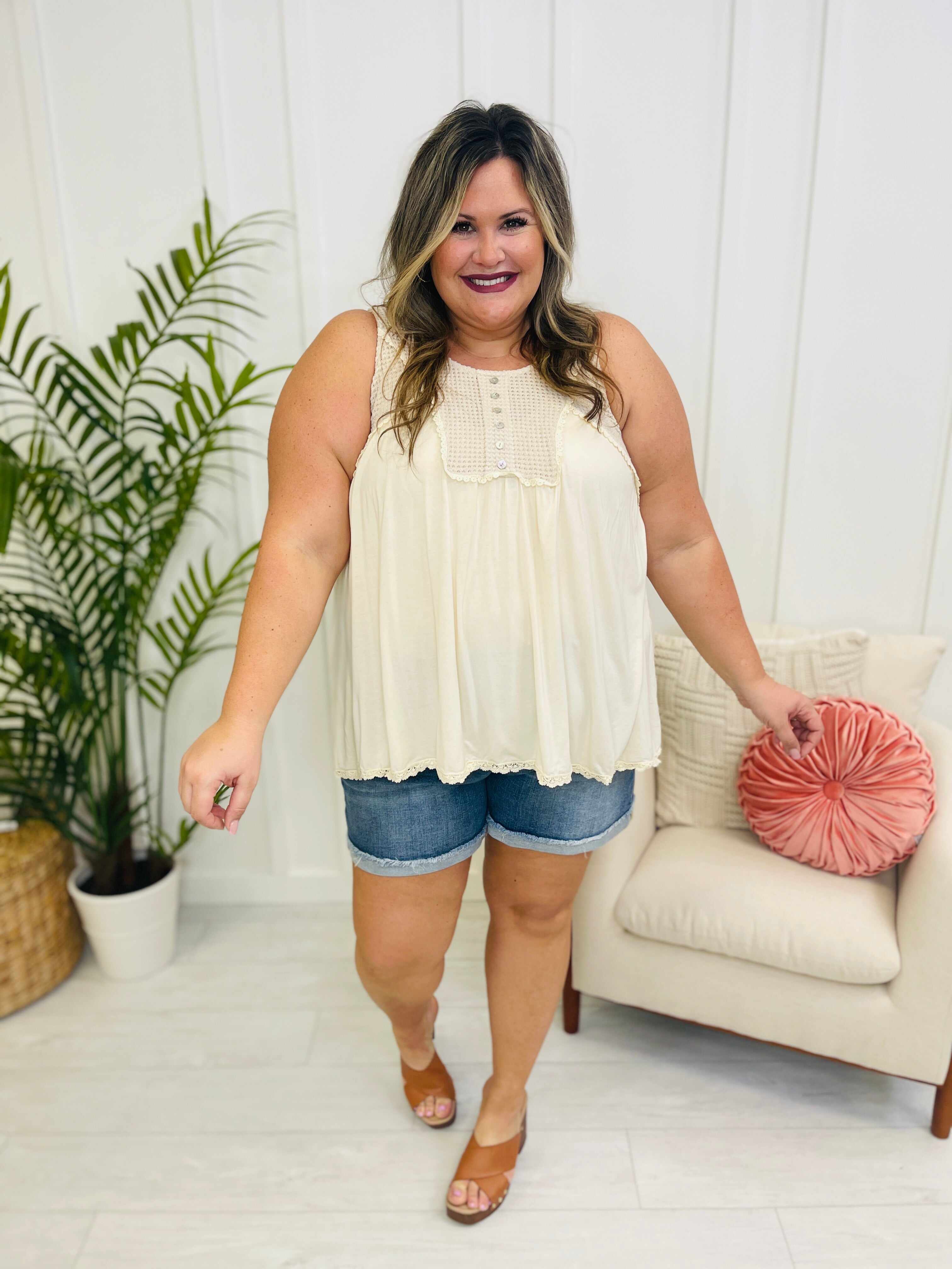 REG/CURVY Fray It Right Shorts