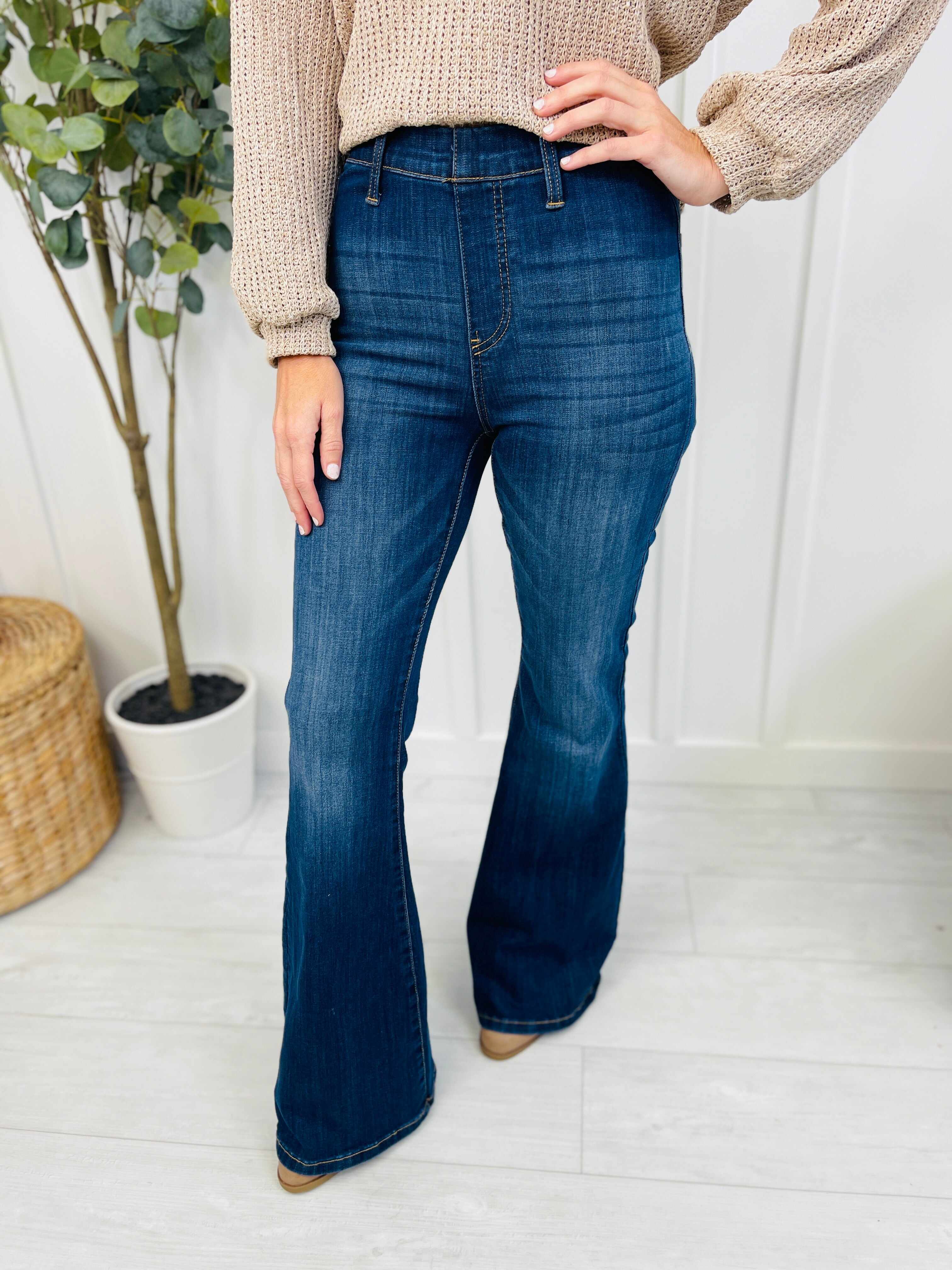 REG/CURVY Dream On Pull On Flare Jeans