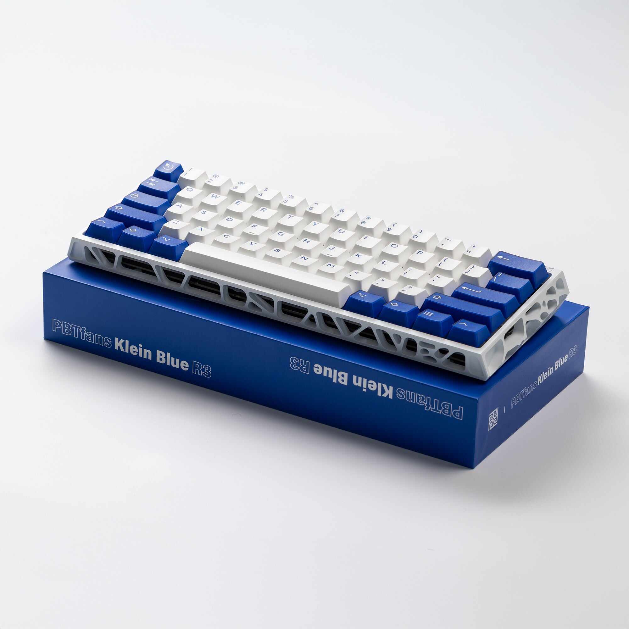 Ready to use Holy60 Keyboard with PBTfans Klein Blue R3