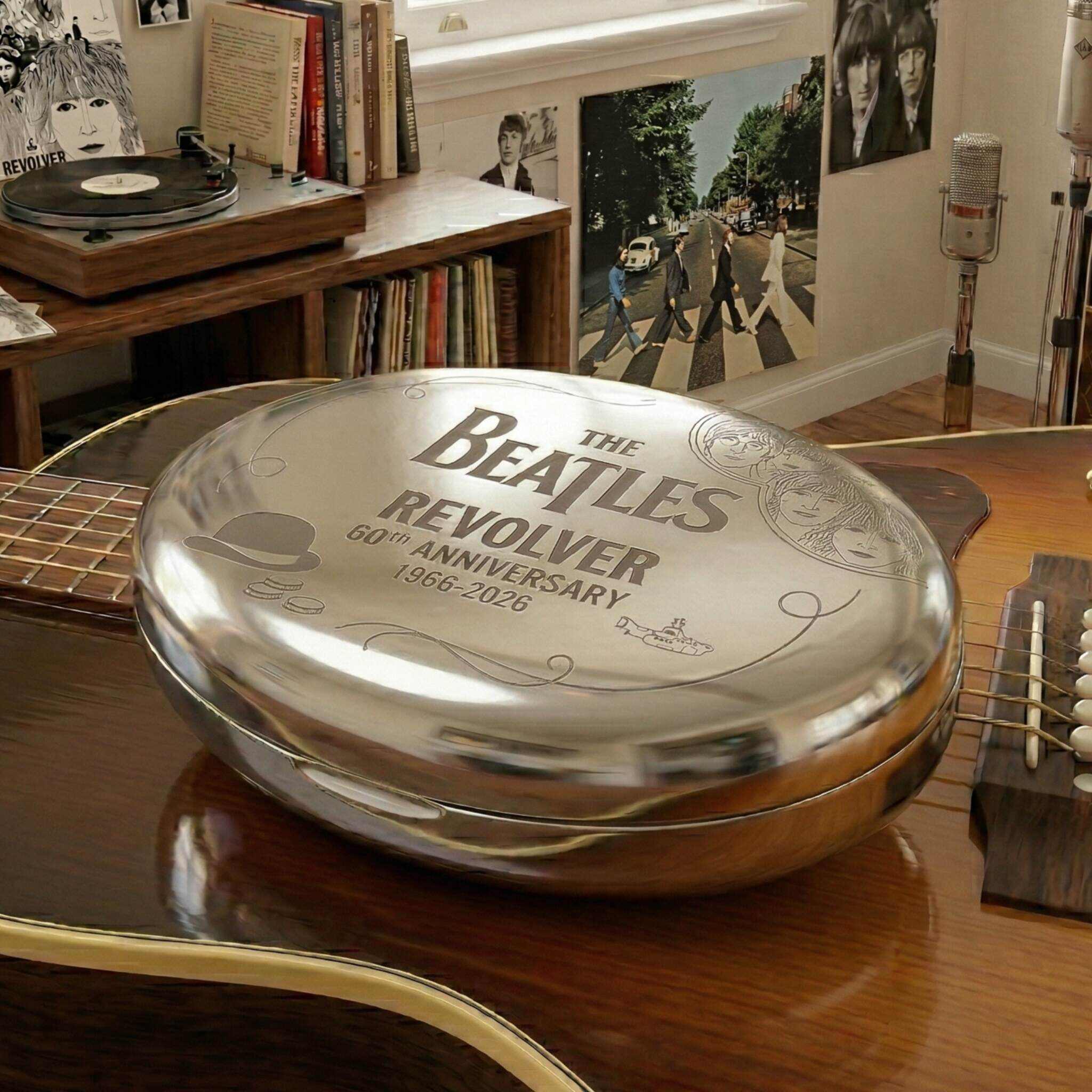 🐞The Beatles “Revolver” 60th Anniversary Guitar Pick Gift Set