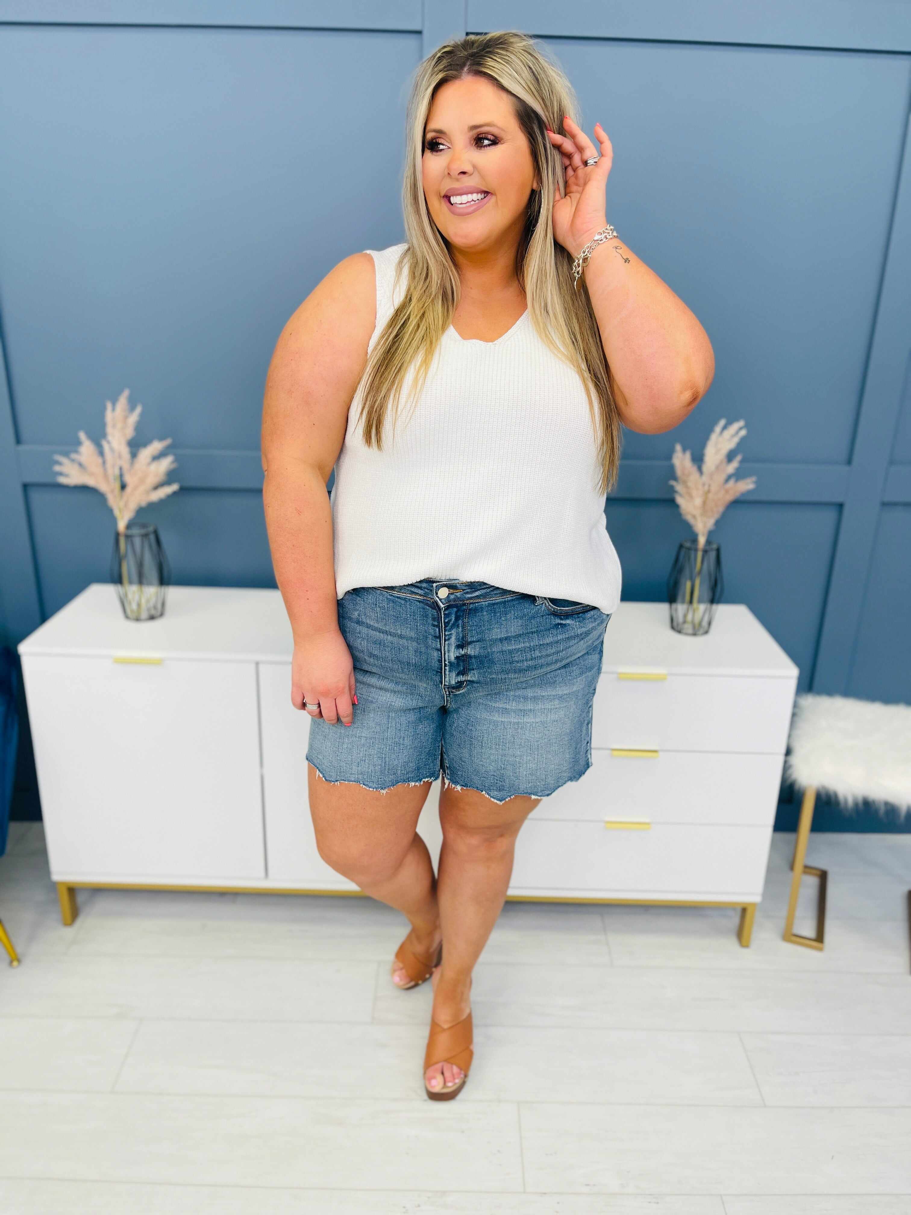 REG/CURVY Fun in the Sun Scallop Fray Hem Shorts