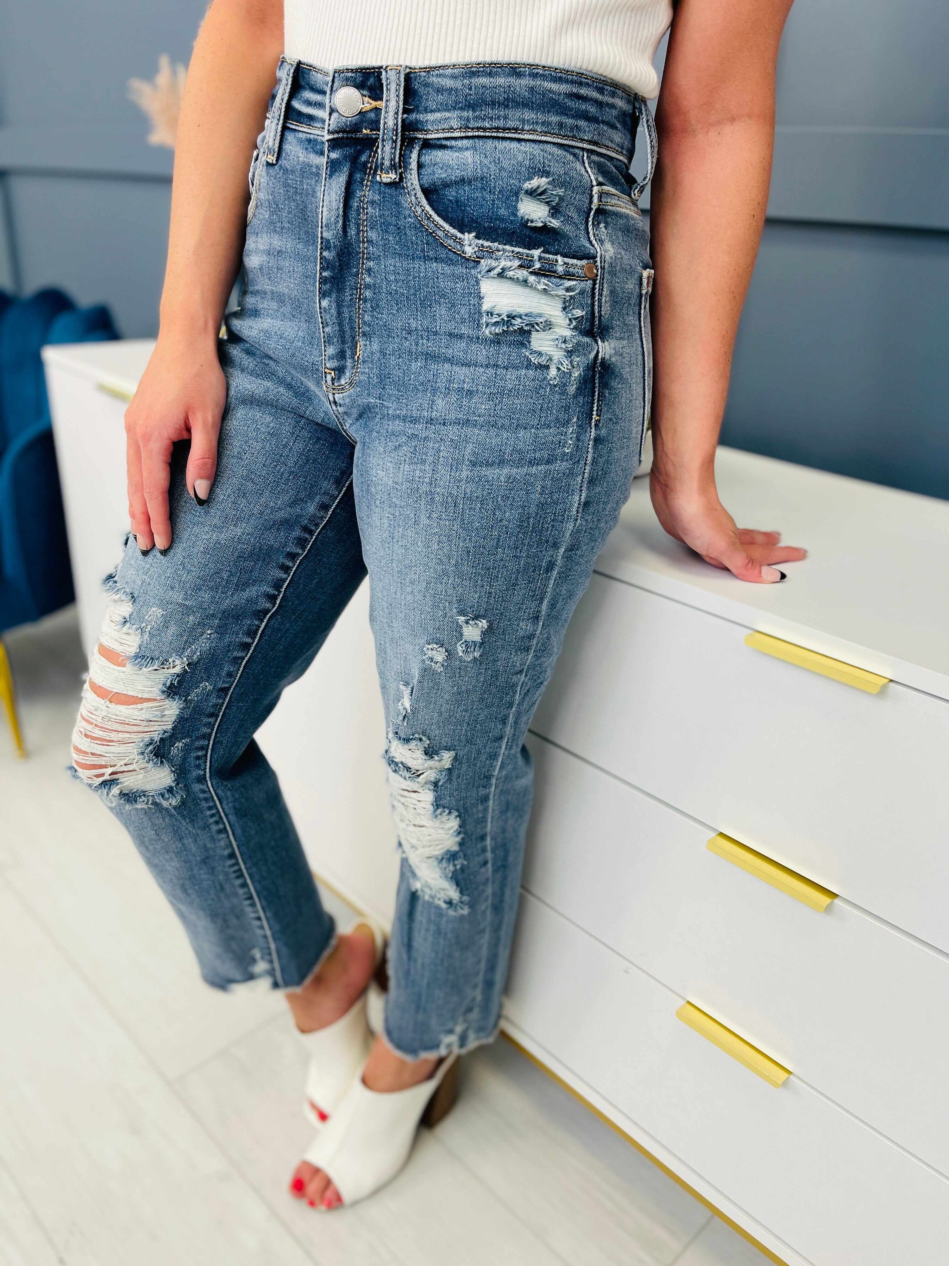 REG/CURVY Straight for the Heart Ankle Jeans