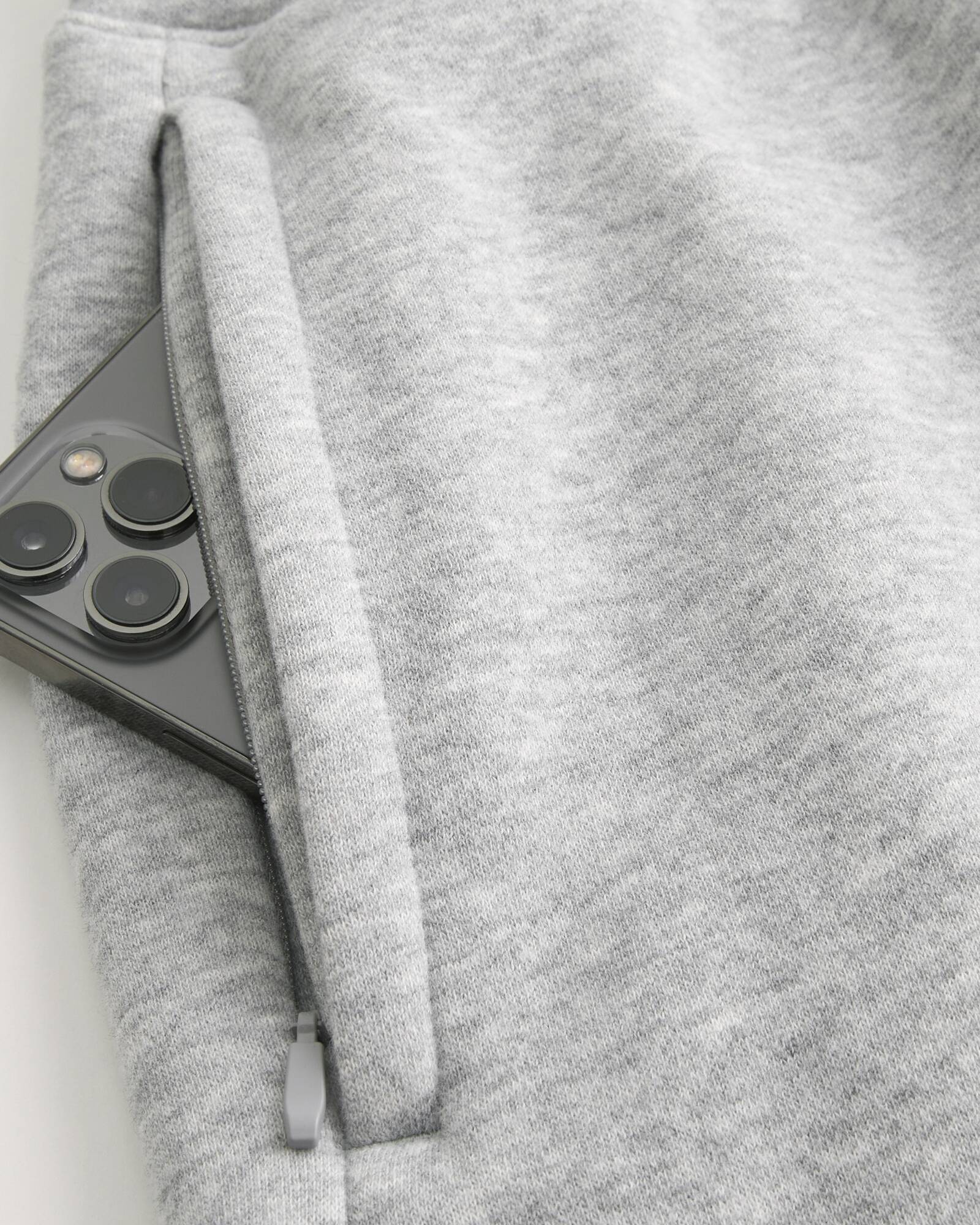 Mid-Thigh Camo Loose Fleece Shorts