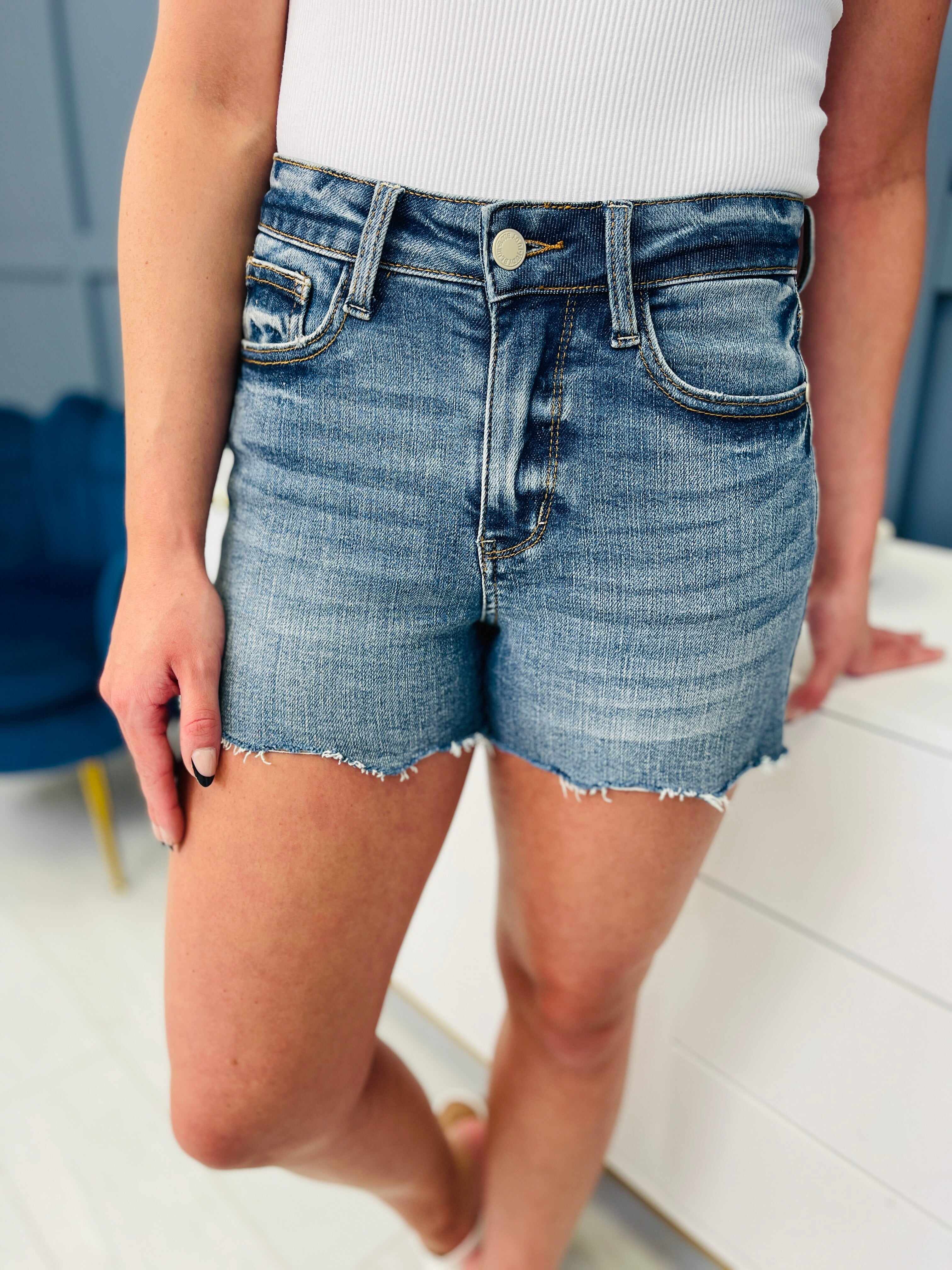 REG/CURVY Fun in the Sun Scallop Fray Hem Shorts