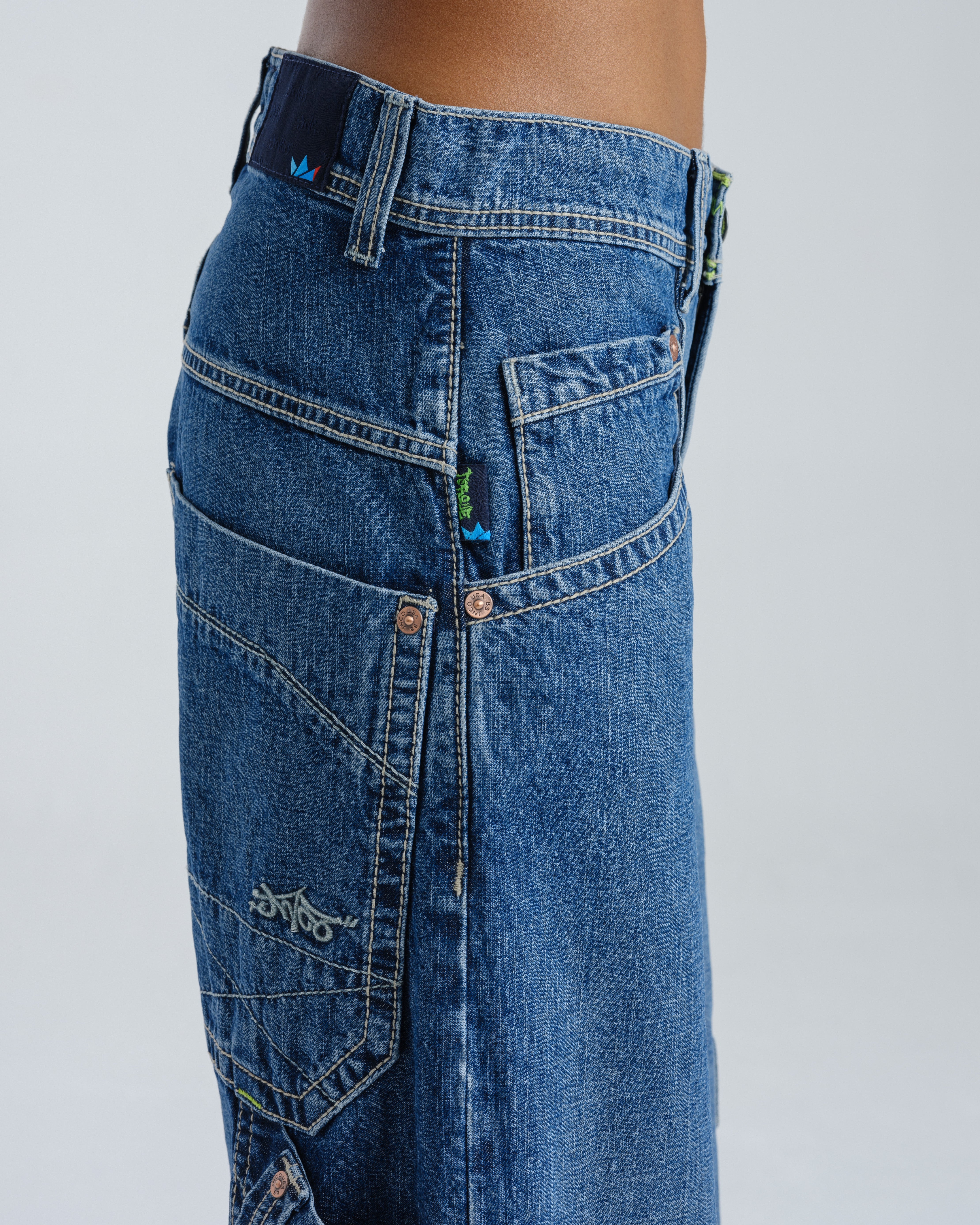 W Torque Cargo Carpenter. 23