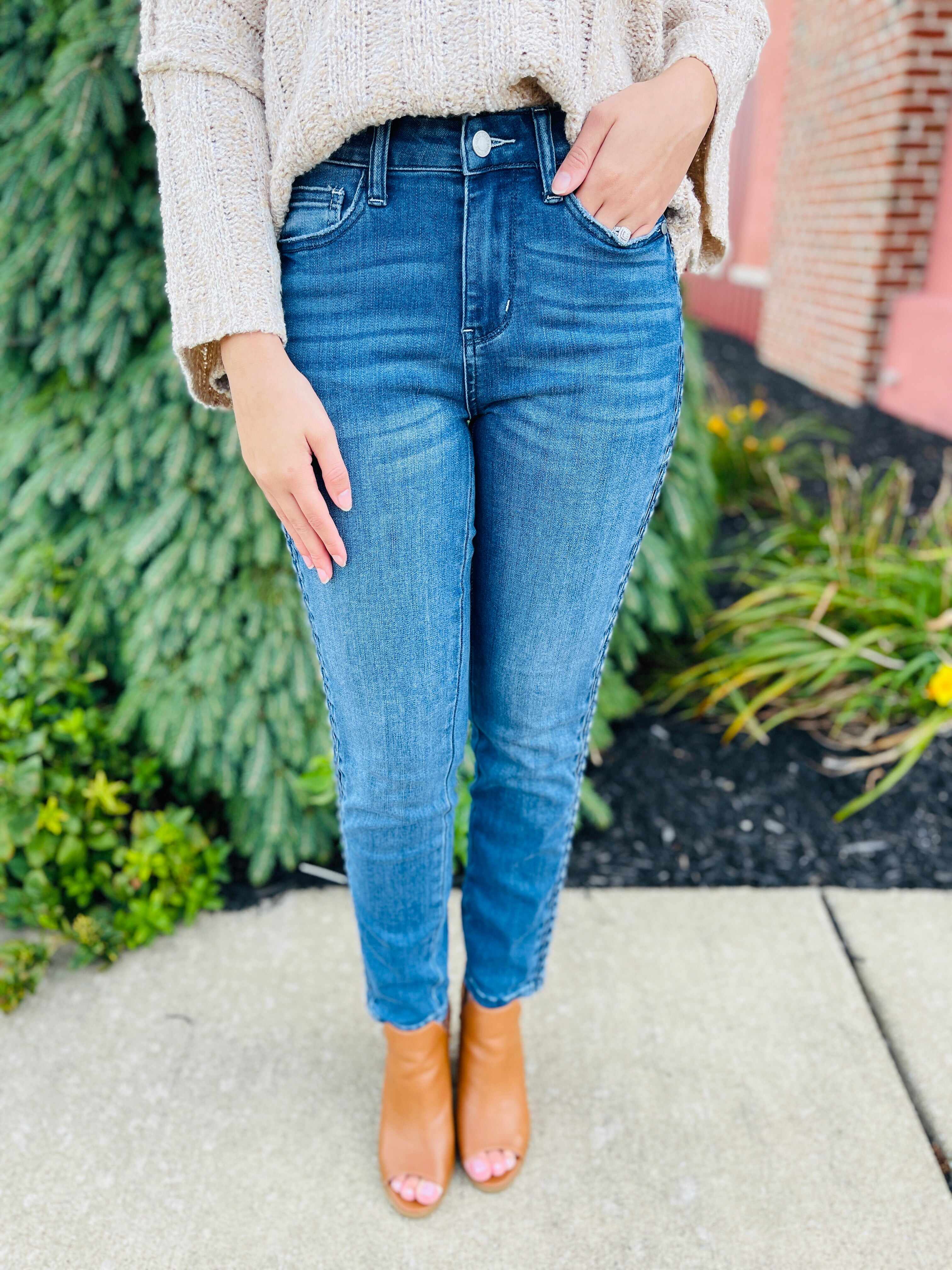 Plus/Reg Mid Rise Braided Beauty Relaxed Fit Jeans