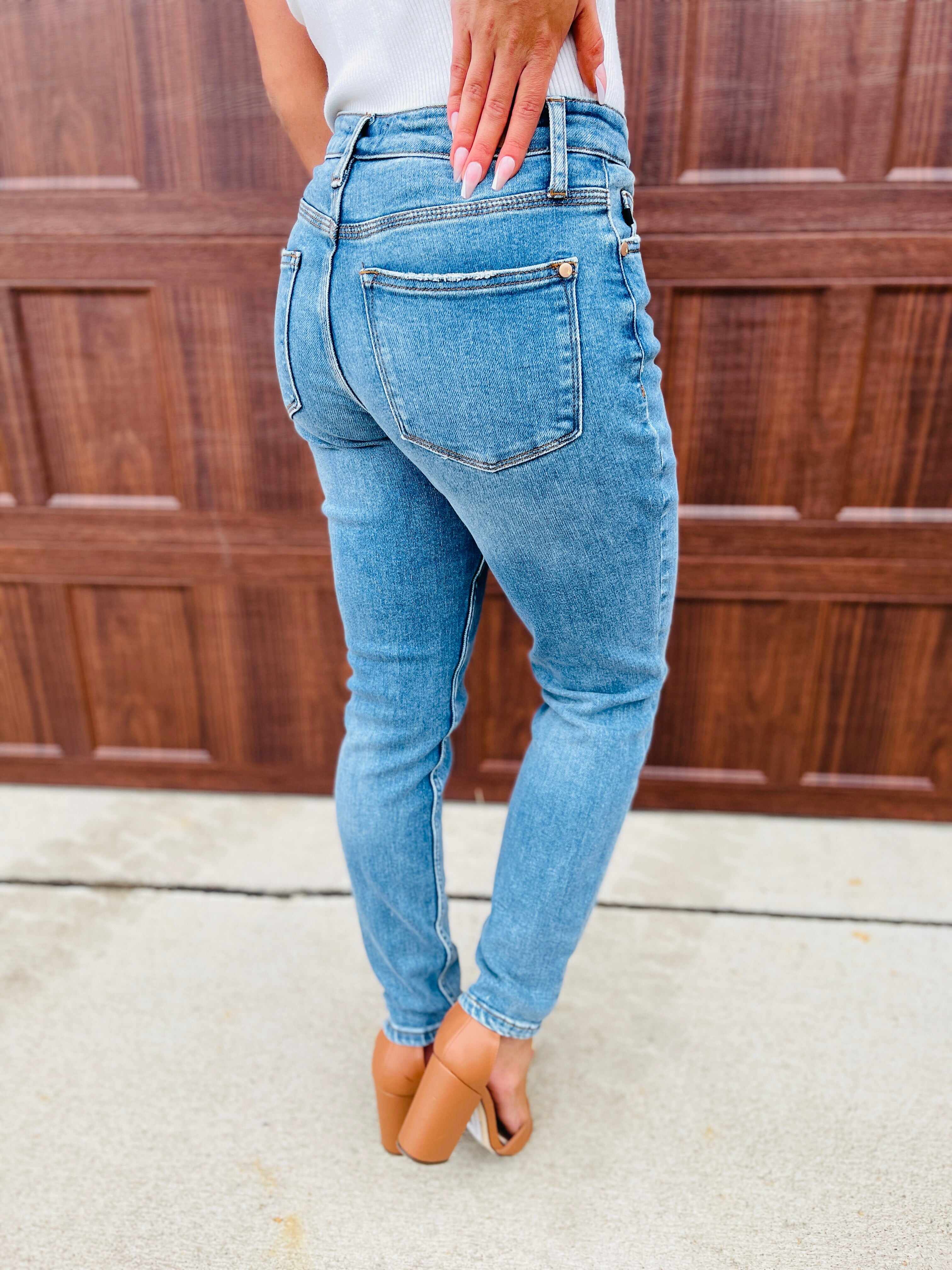 REG/CURVY Waist Cinching Criss Cross Confidence Jeans