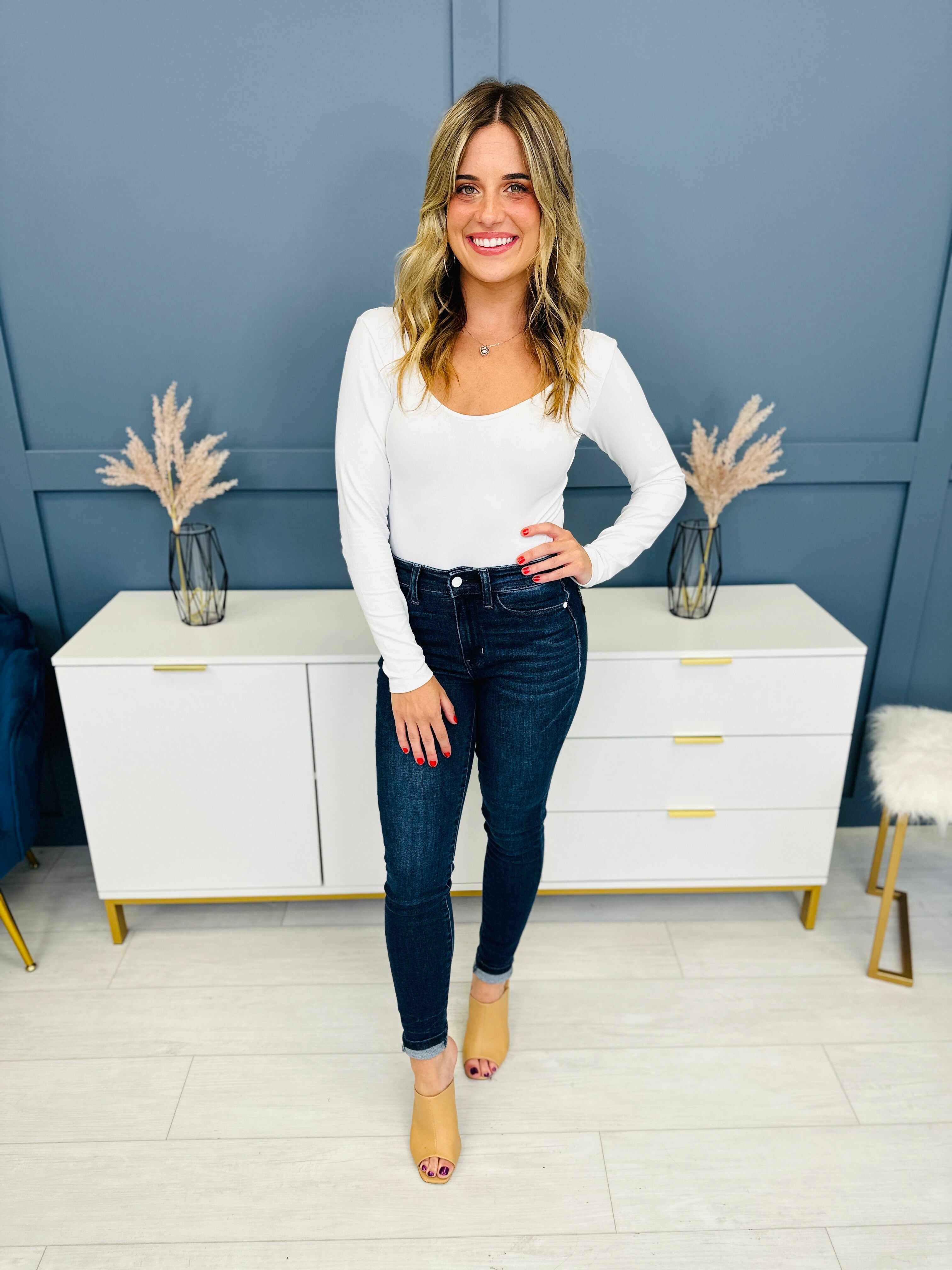 REG/CURVY Mid Rise Classic and Classy Skinny Jeans