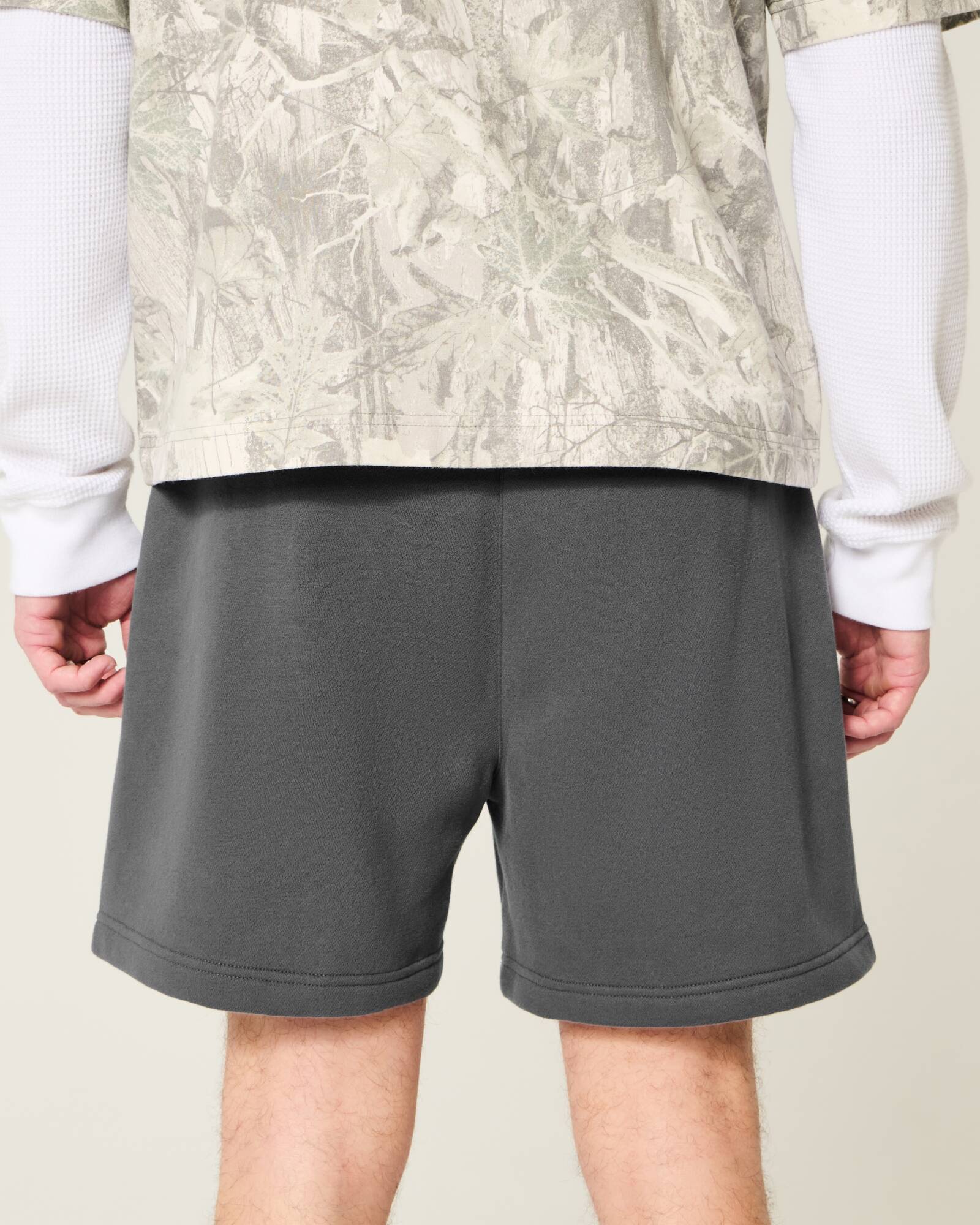 Mid-Thigh Camo Loose Fleece Shorts