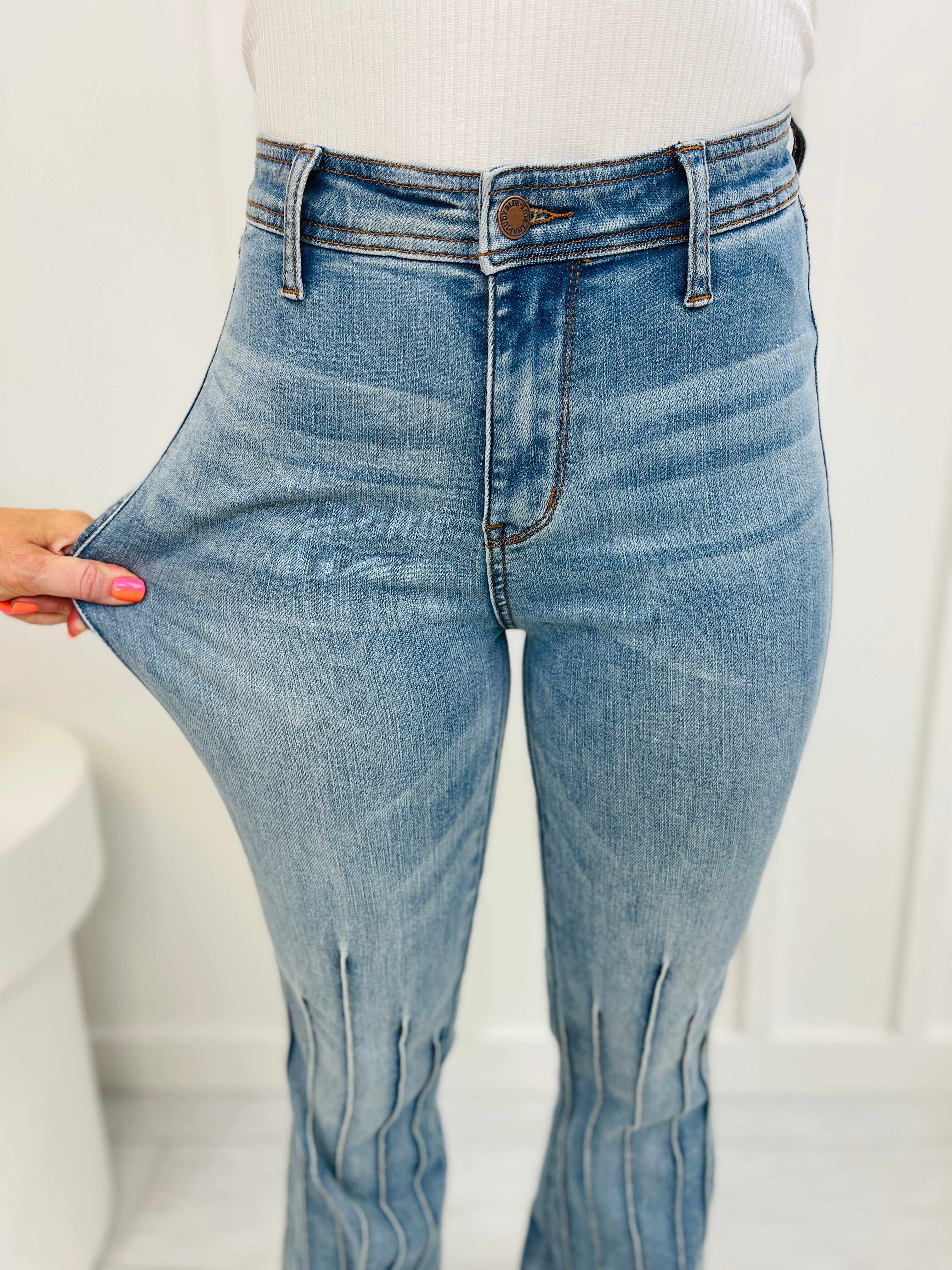 REG/CURVY Eyes On You Bootcut Jeans