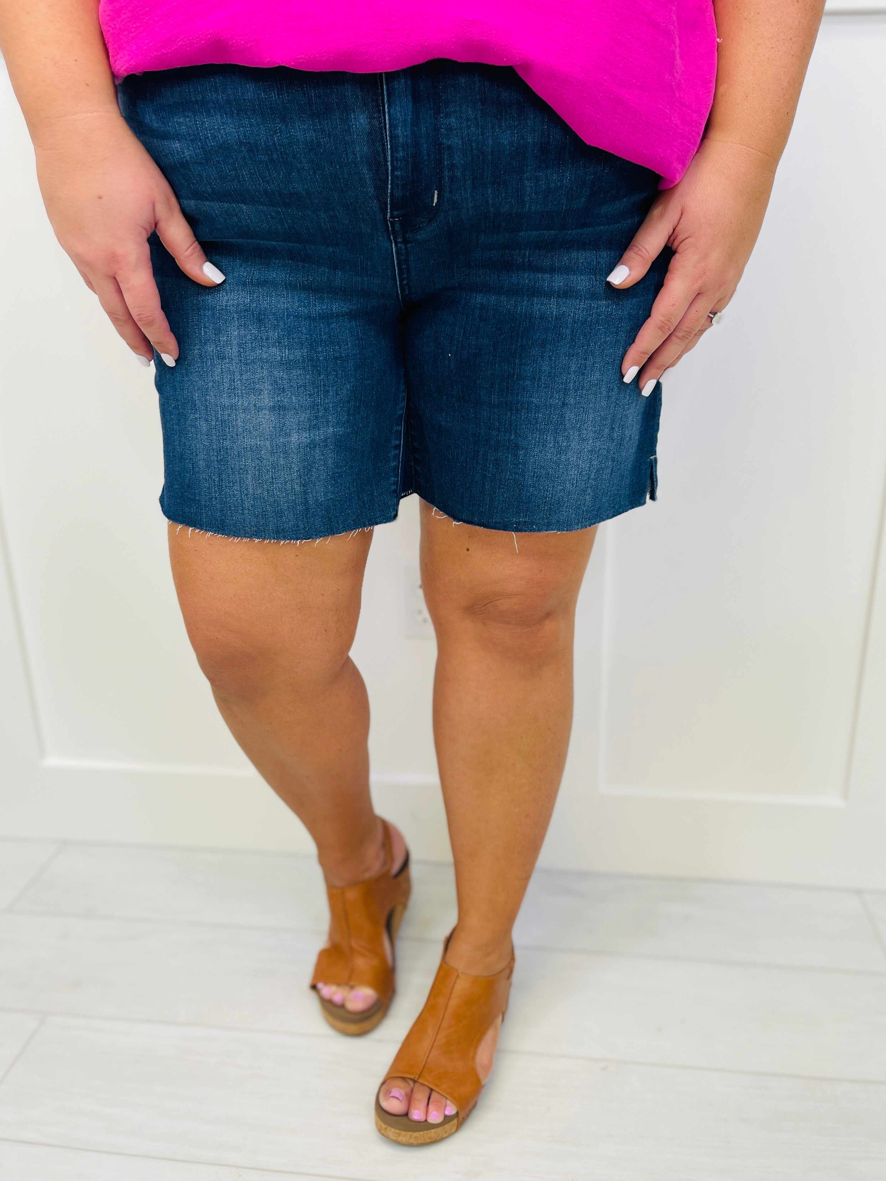REG/CURVY Stretch This Way Mid Thigh Shorts