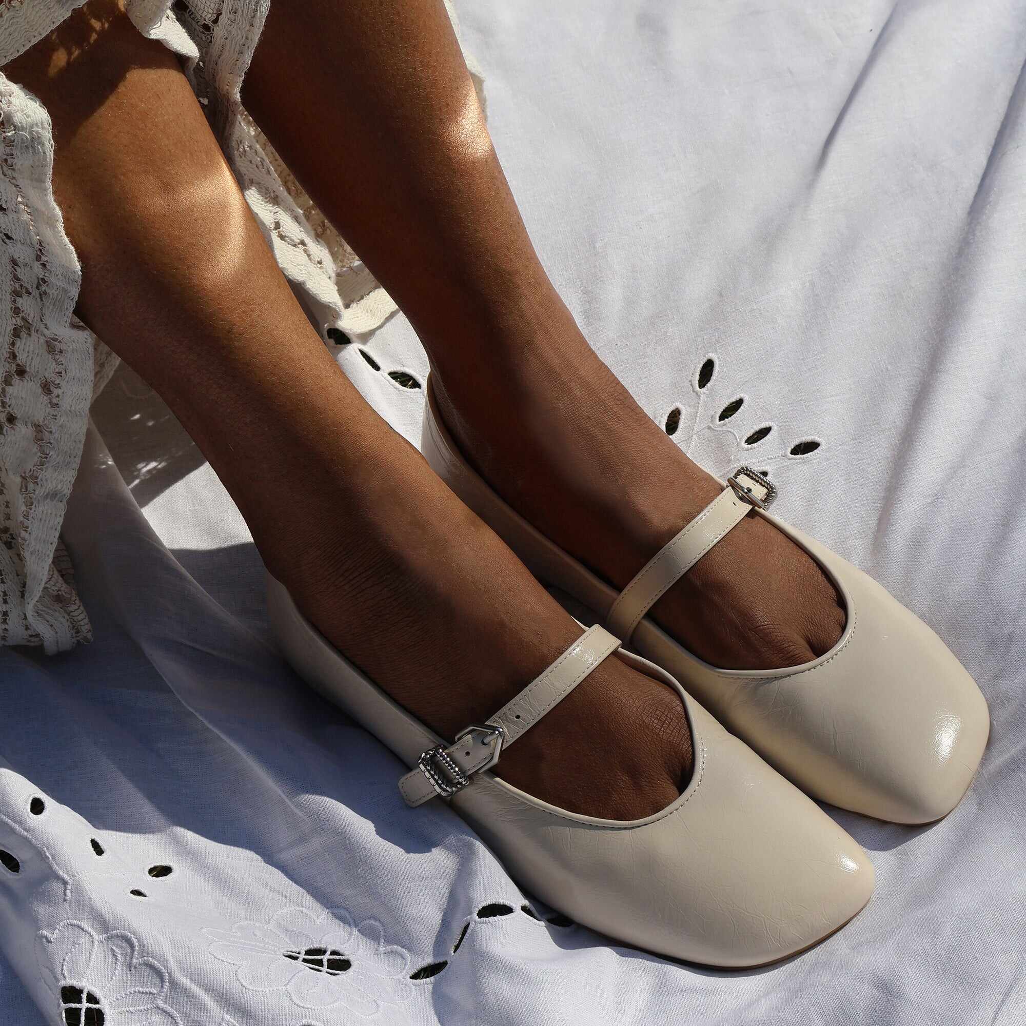 ALIZZA BALLET FLATS CREME CRINKLE PATENT