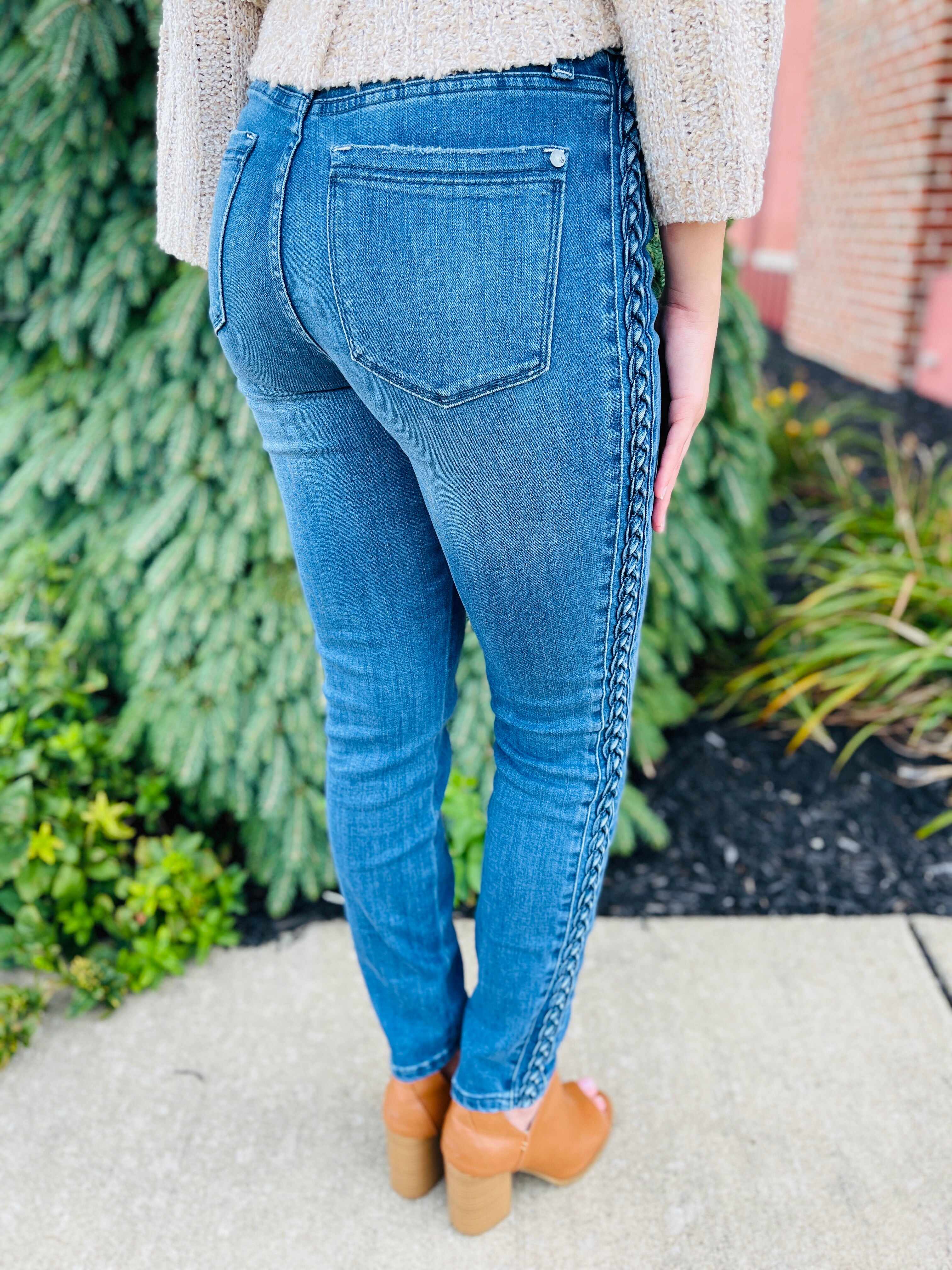 Plus/Reg Mid Rise Braided Beauty Relaxed Fit Jeans