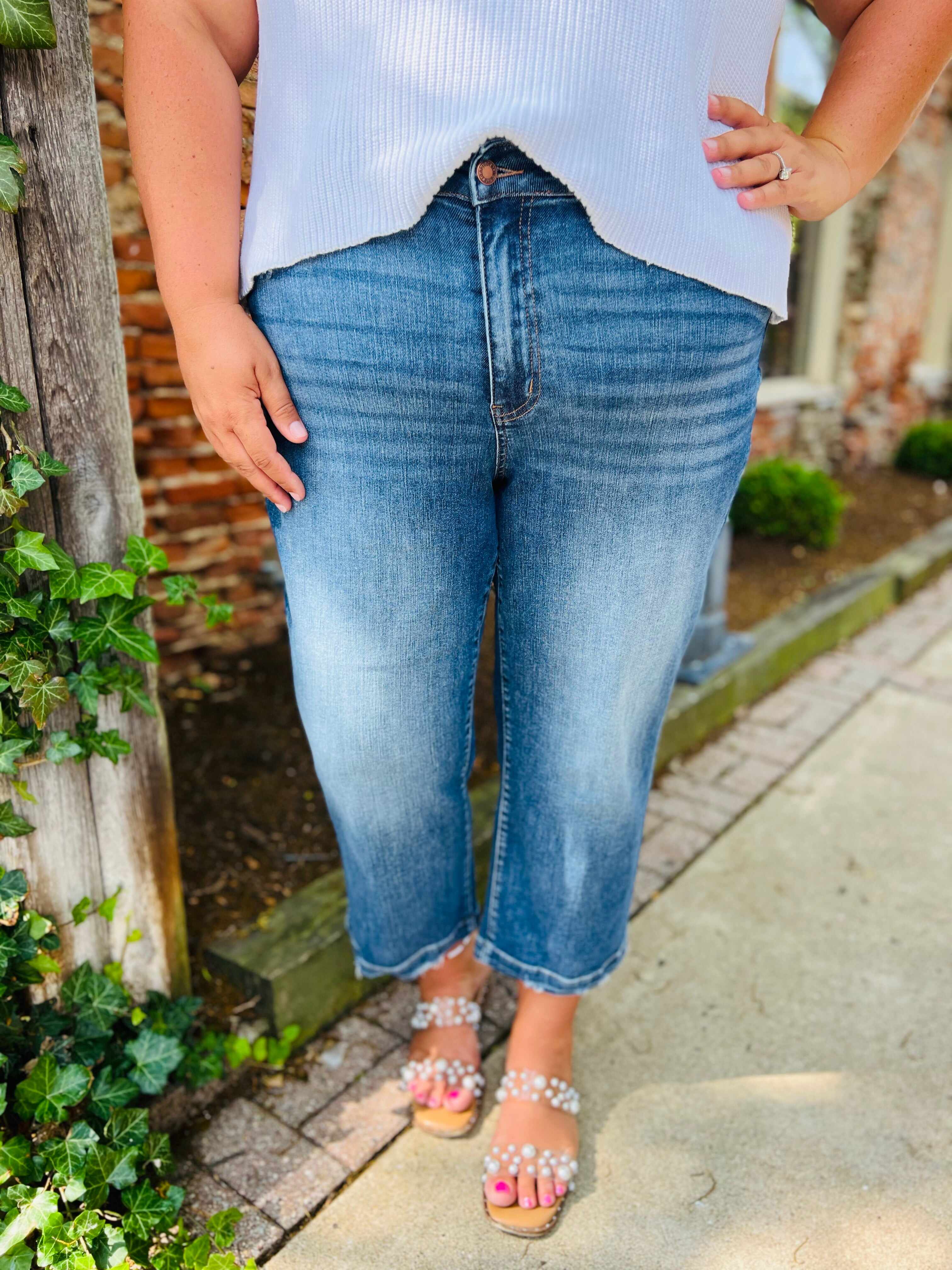 REG/CURVY Wide Eyed Cropped Wide Leg Jeans