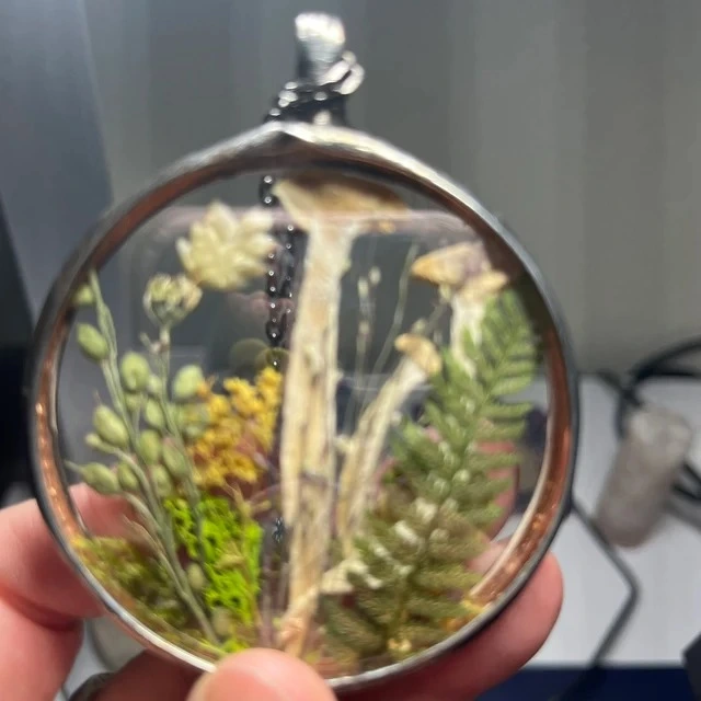 Grands Loupe Pendant Necklace Gift