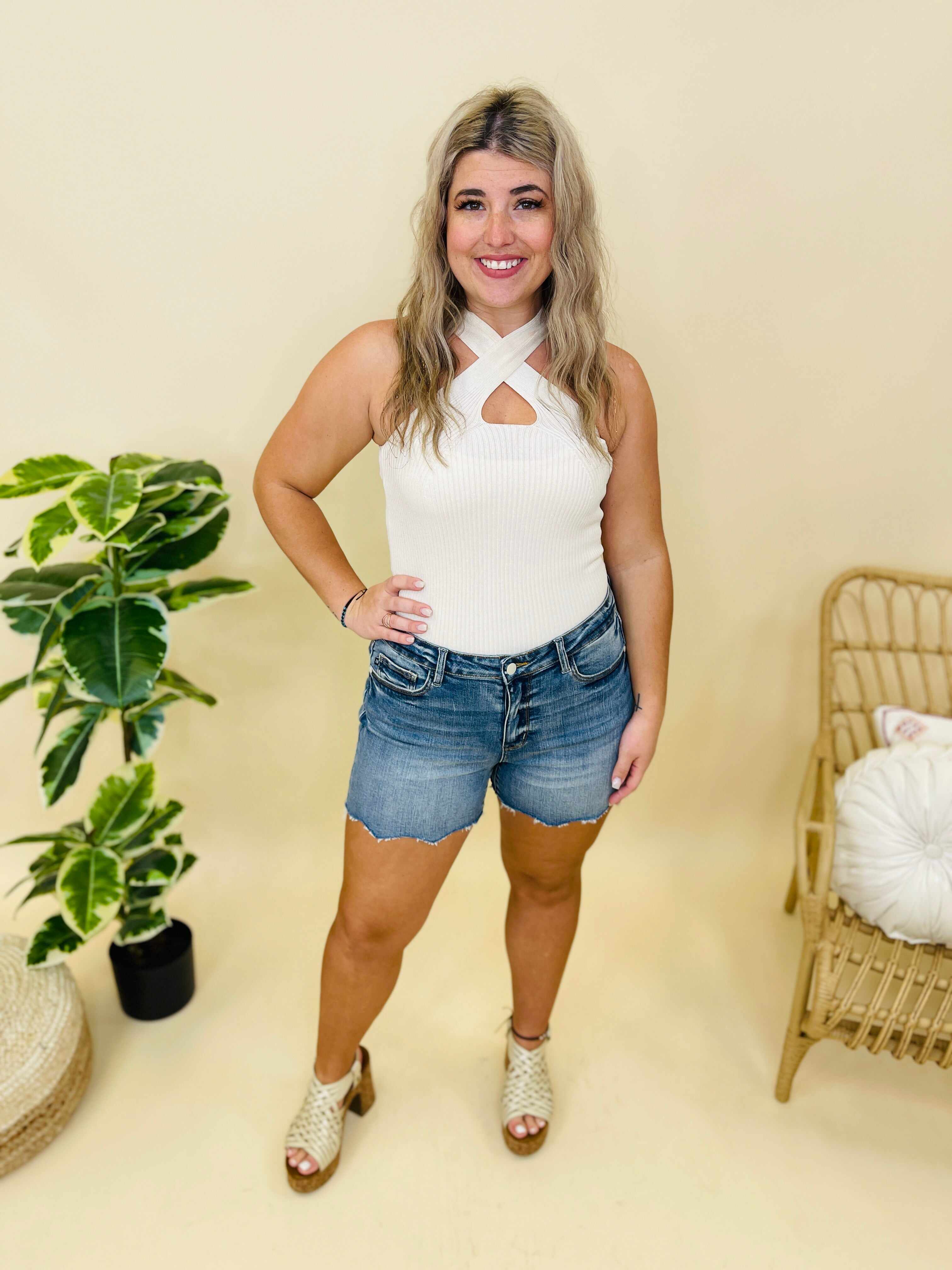 REG/CURVY Fun in the Sun Scallop Fray Hem Shorts
