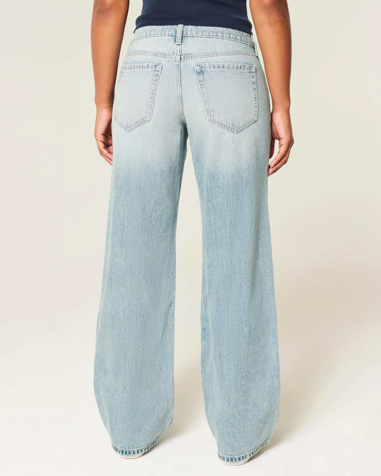Curvy Low-Rise Light Wash Baggy Jeans