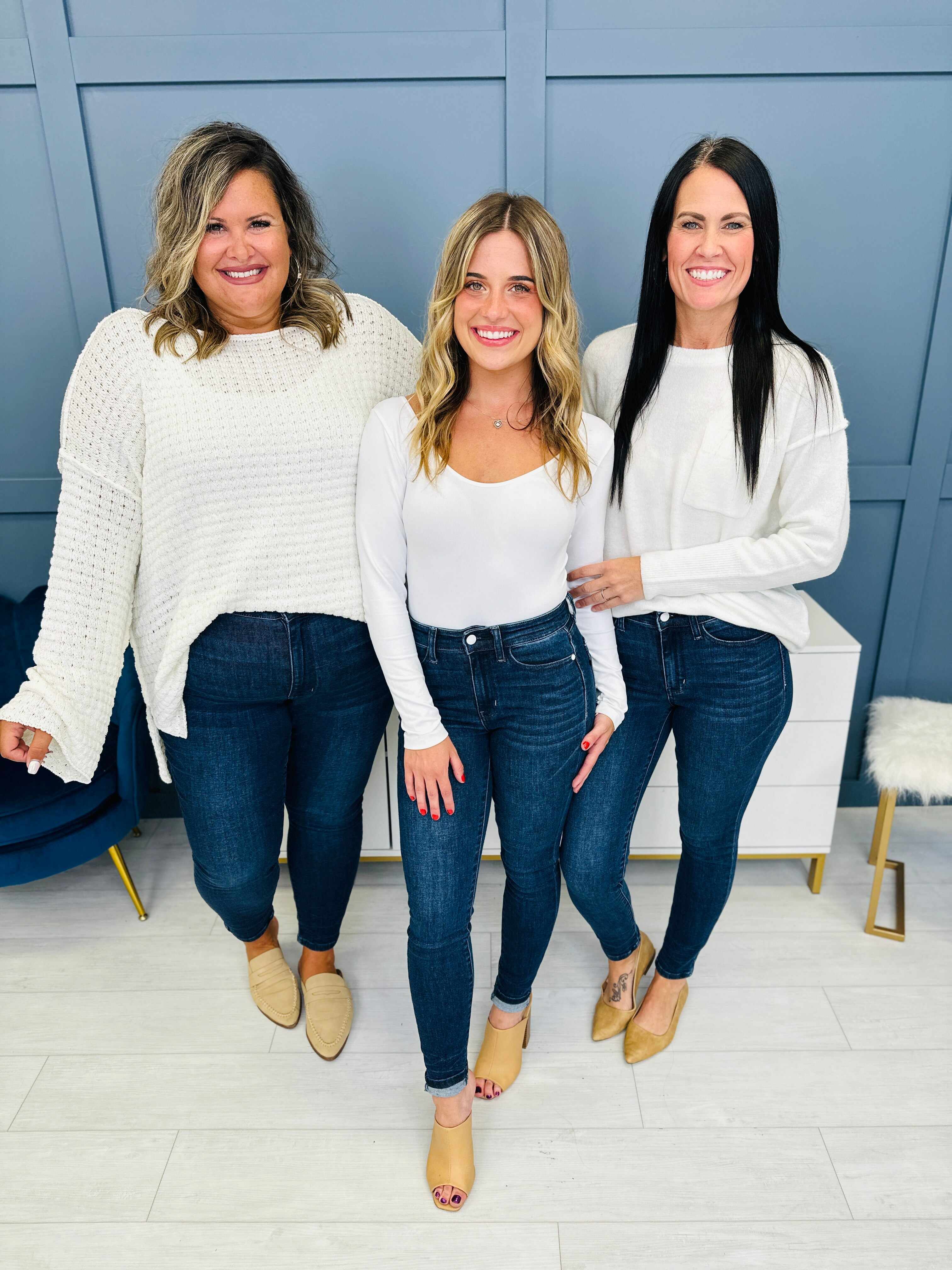 REG/CURVY Mid Rise Classic and Classy Skinny Jeans