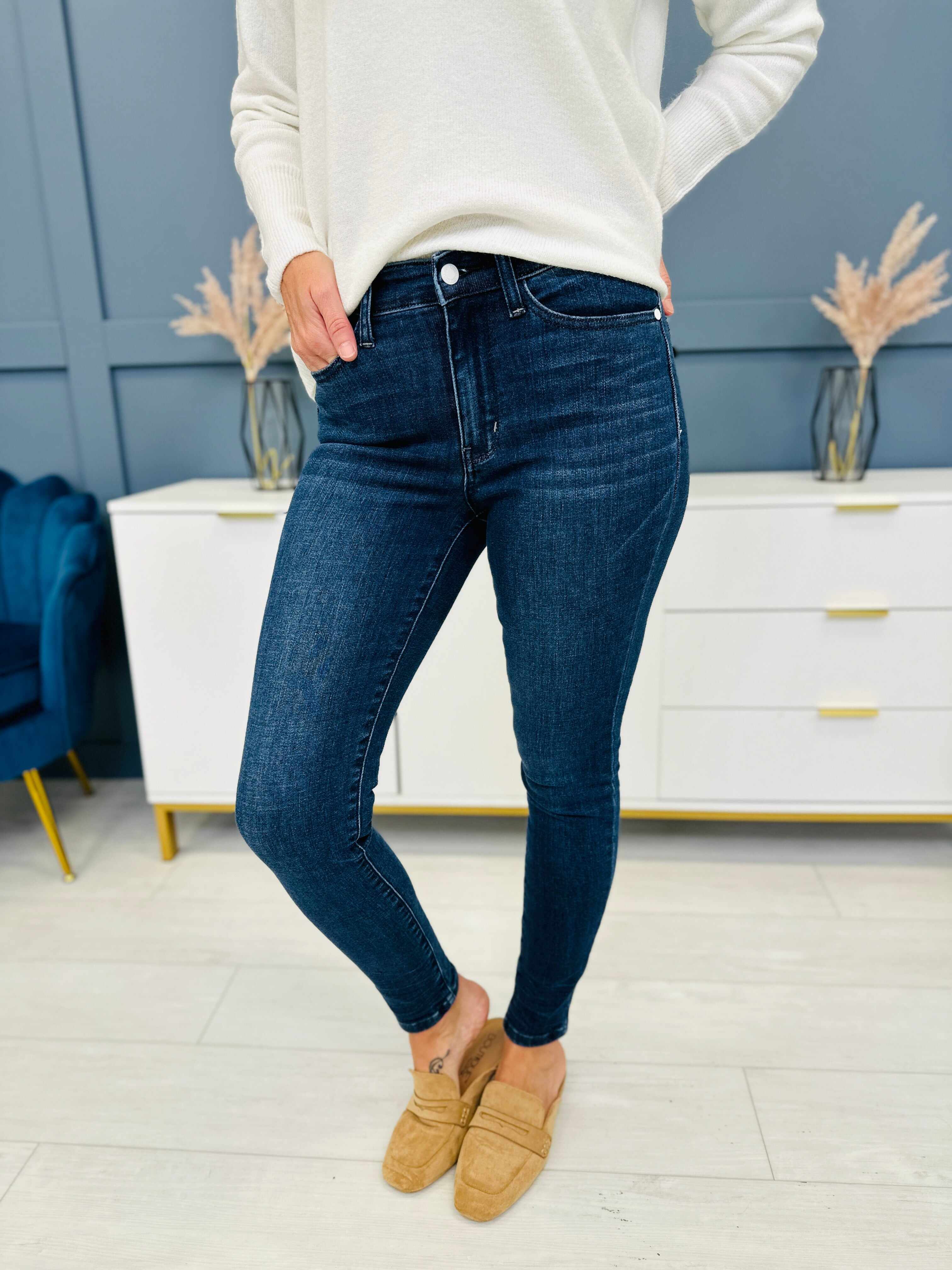 REG/CURVY Mid Rise Classic and Classy Skinny Jeans