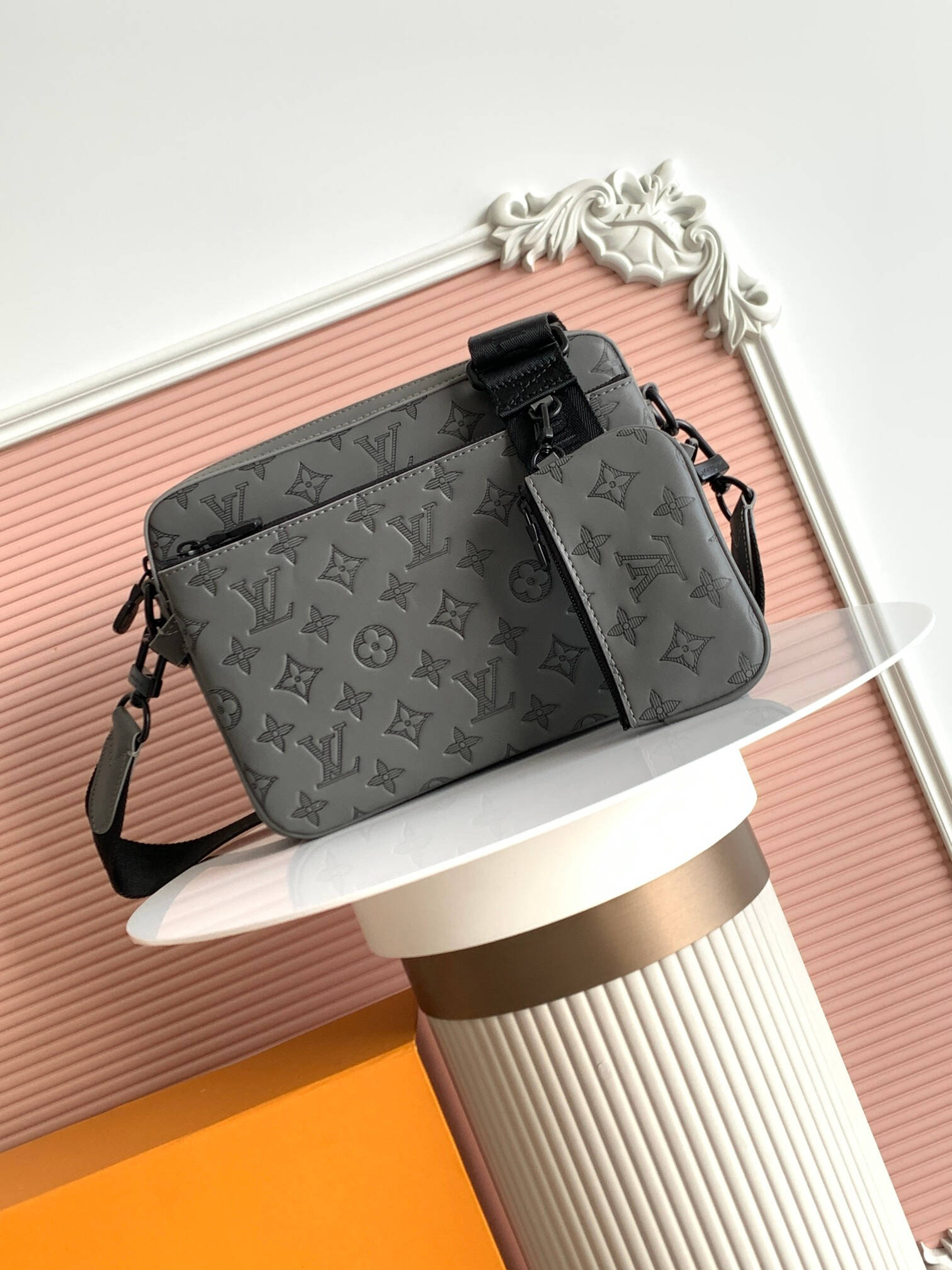 MB 2026 GREY MESSENGER BAG