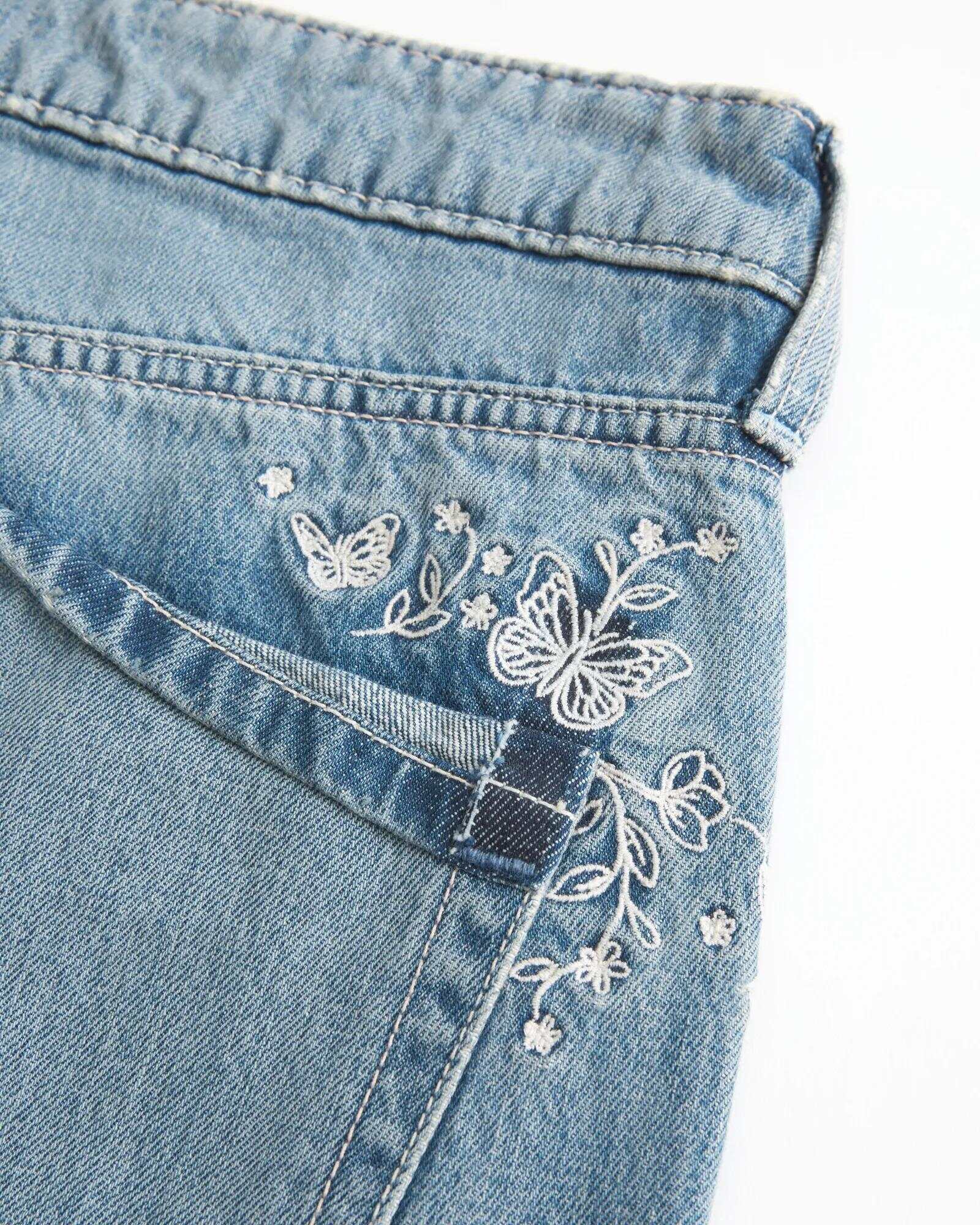 Low-Rise Dark Wash Baggy Jeans