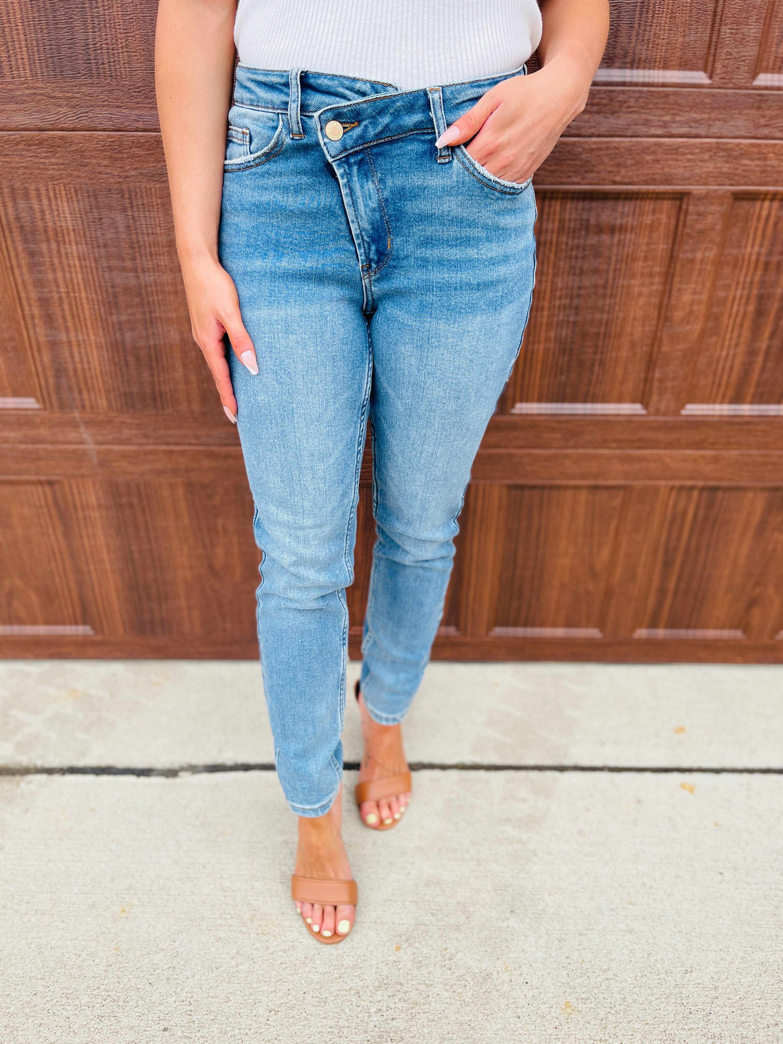 REG/CURVY Waist Cinching Criss Cross Confidence Jeans