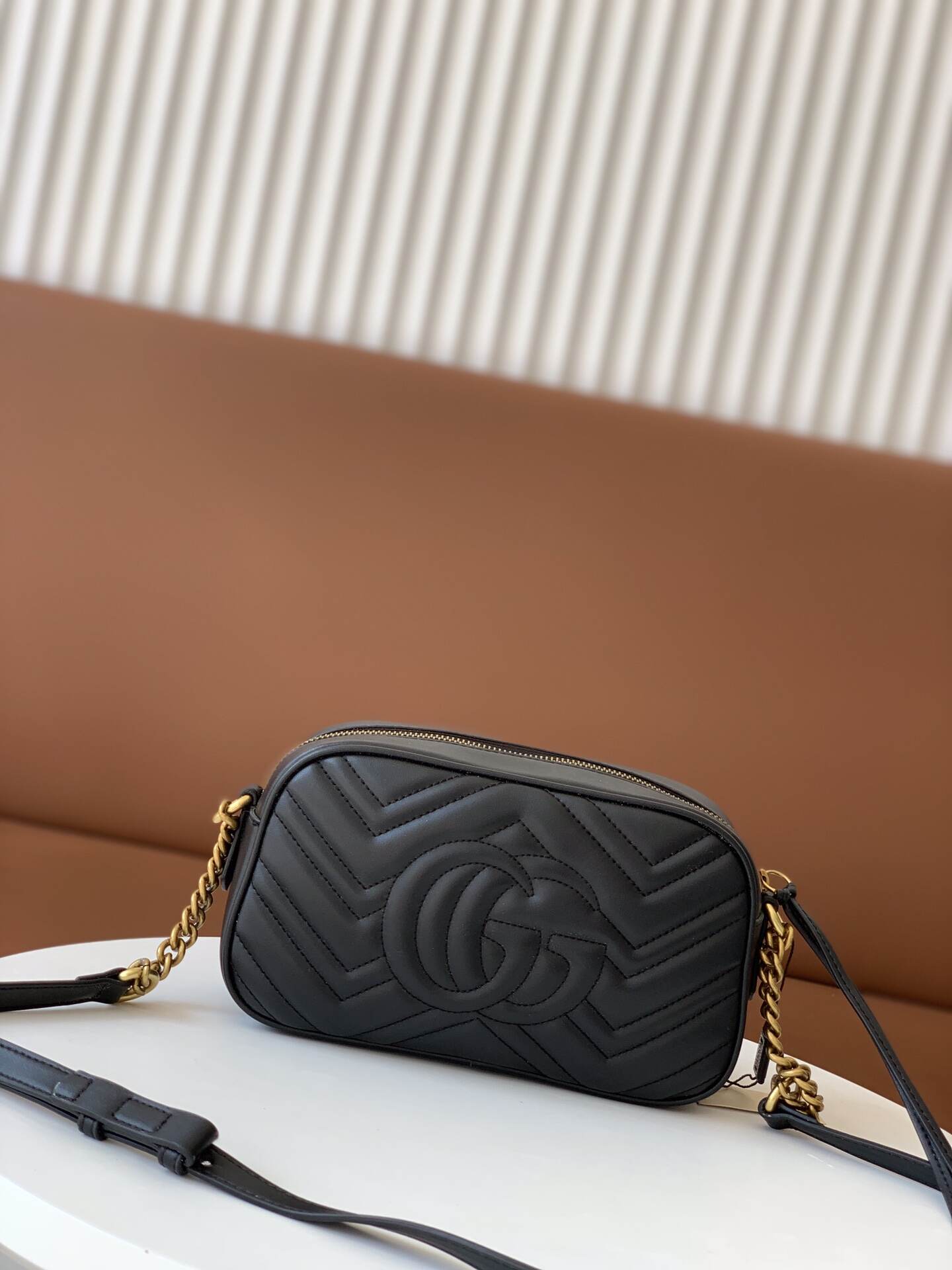 𝗚𝘂𝗰𝗰𝗶 𝗺𝗮𝗿𝗺𝗼𝗻𝘁 camera bag 24cm