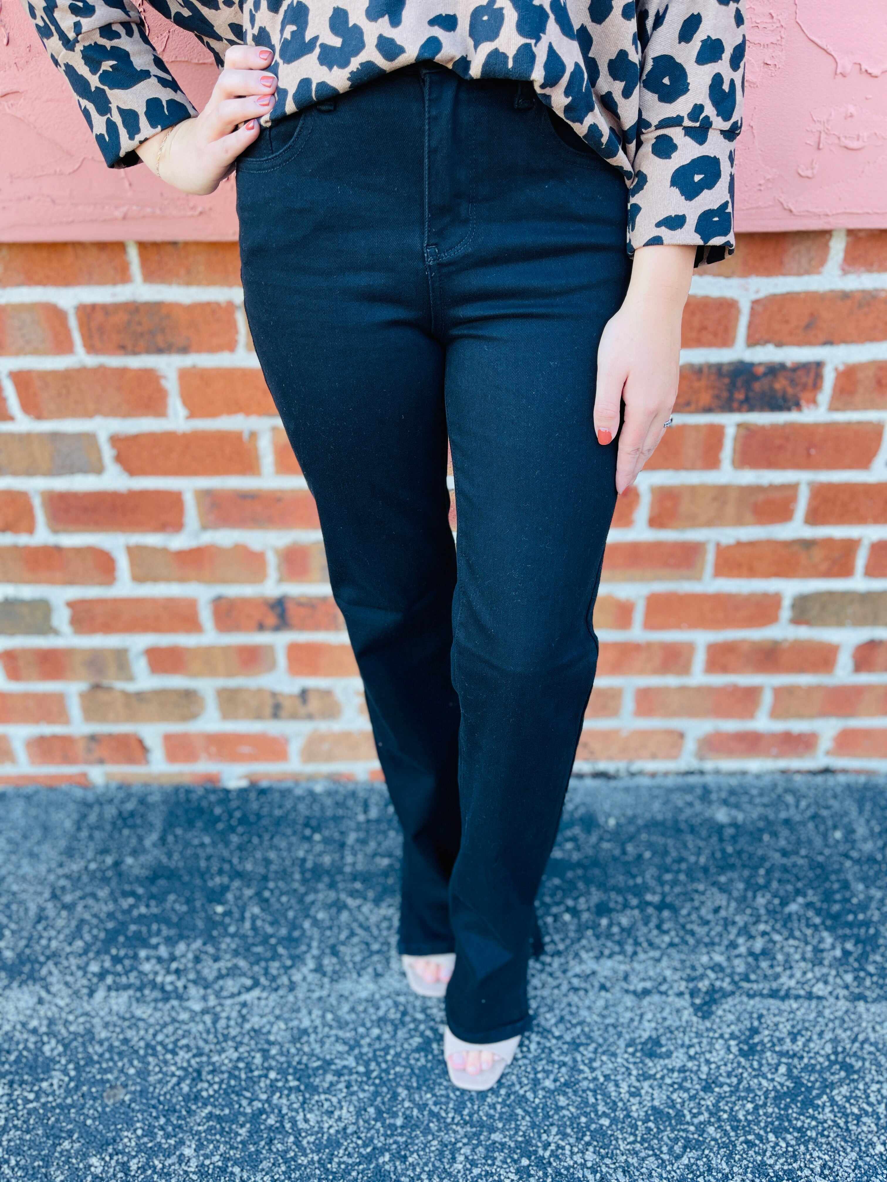 Plus/Reg Back To The 90’s Hi-Waist Black Straight Leg Jeans