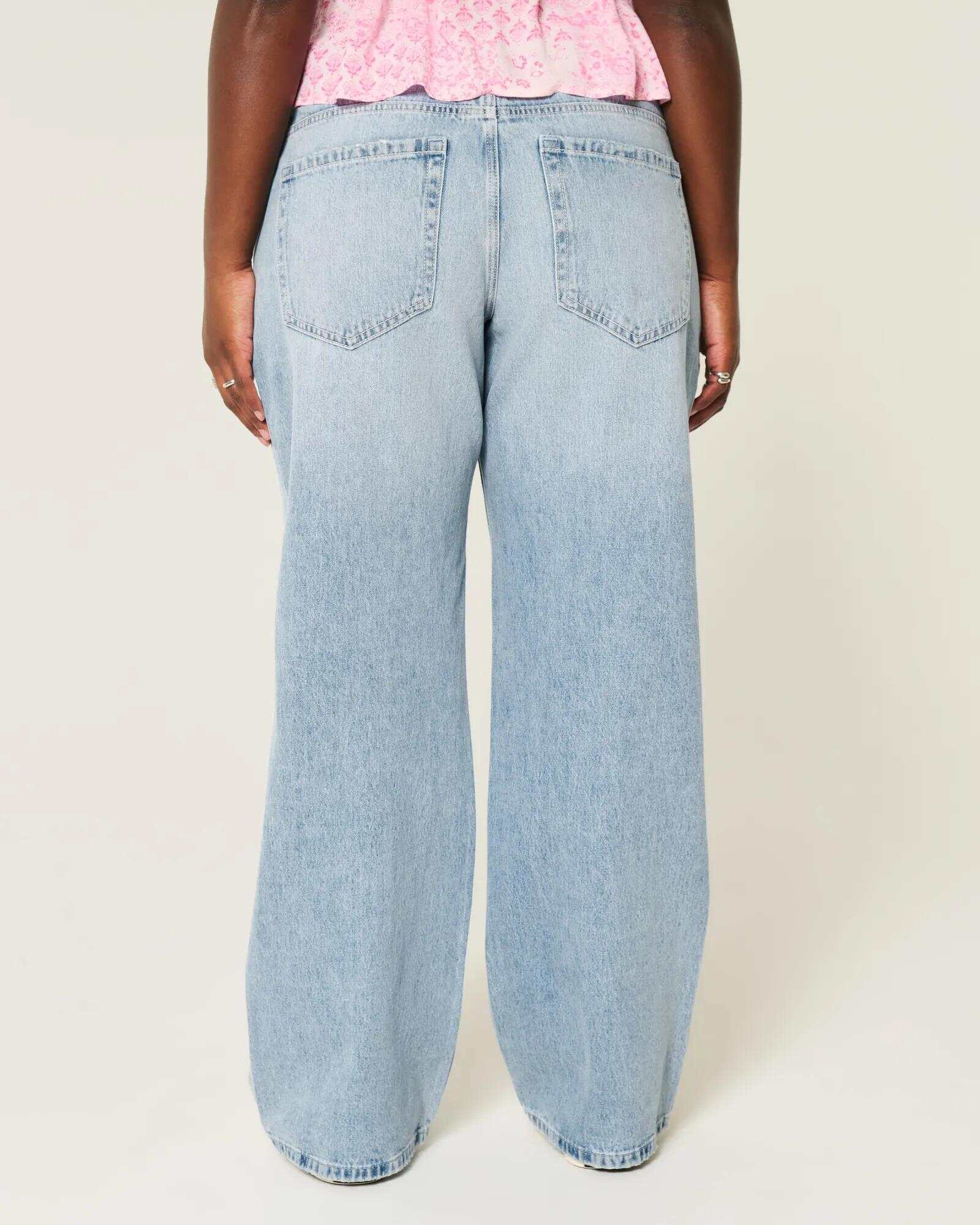 Curvy Low-Rise Light Wash Baggy Jeans