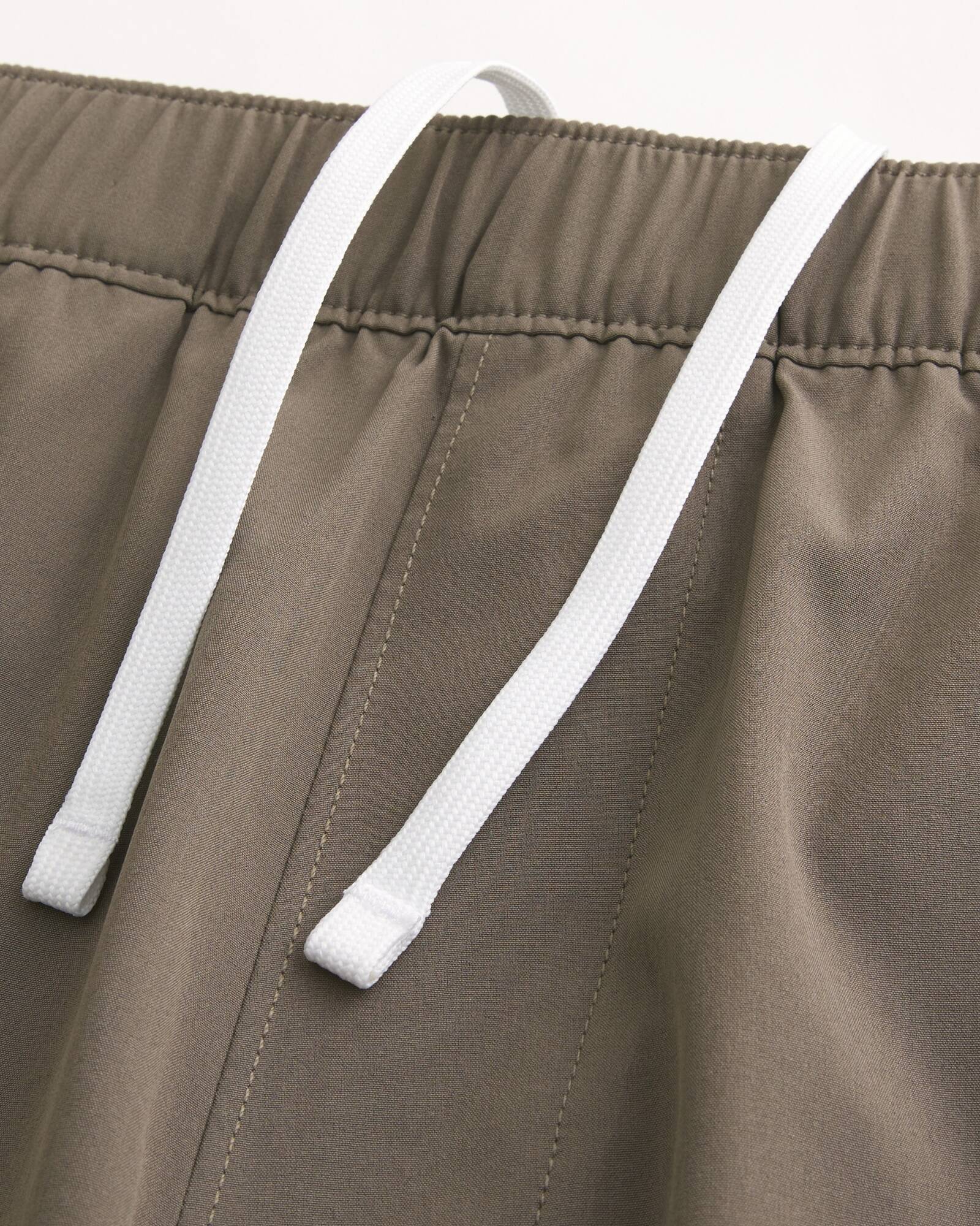 Mid-Thigh Hybrid Active Shorts