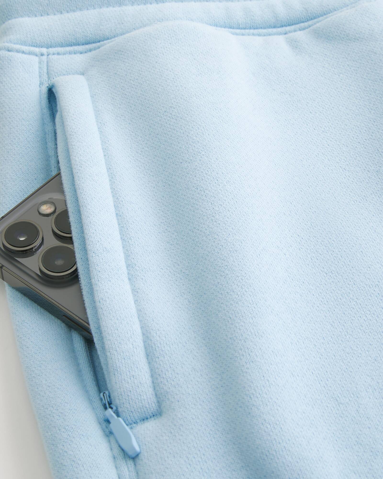 Mid-Thigh Camo Loose Fleece Shorts