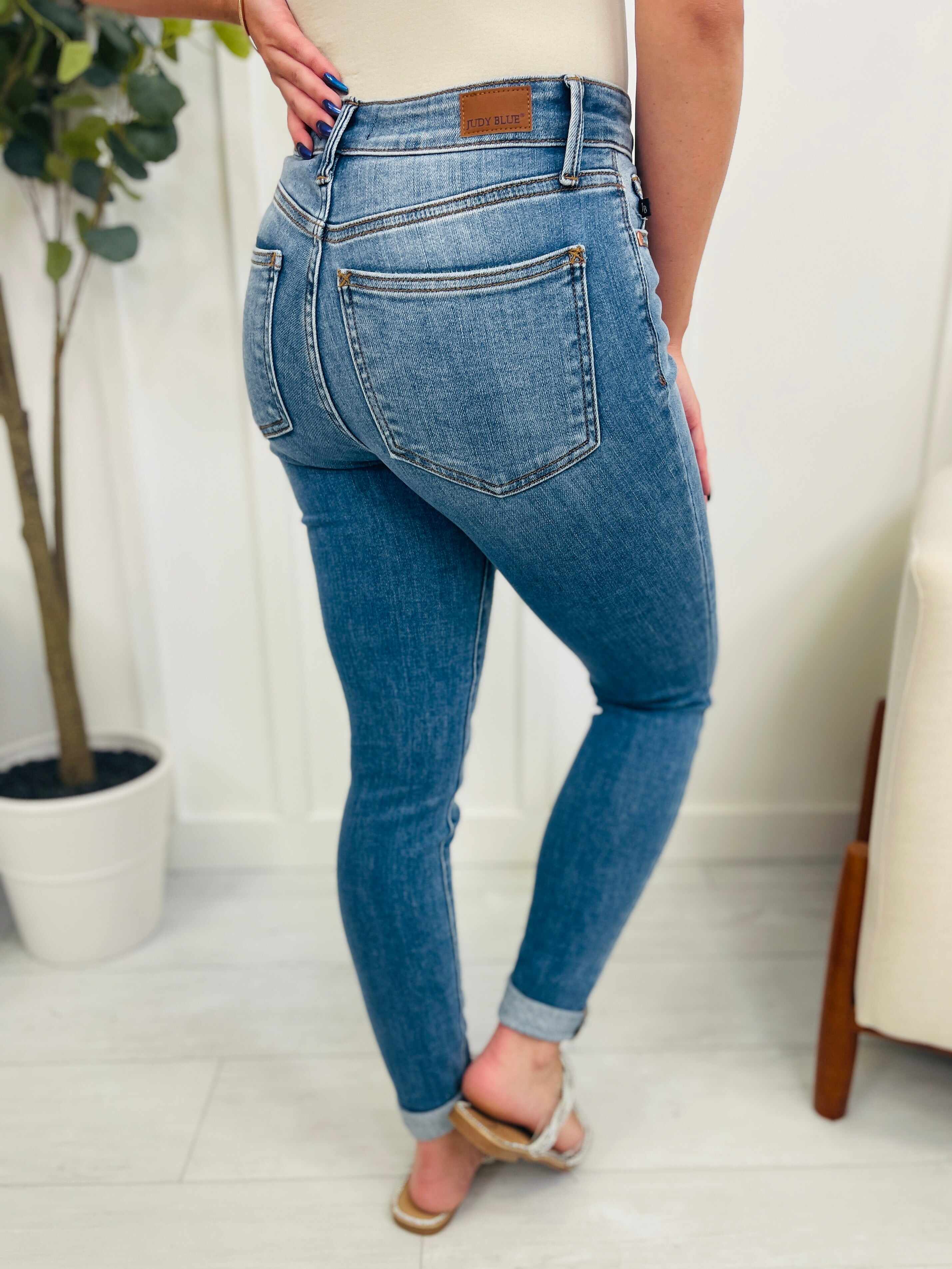 REG/CURVY Modern Love Skinny Jeans
