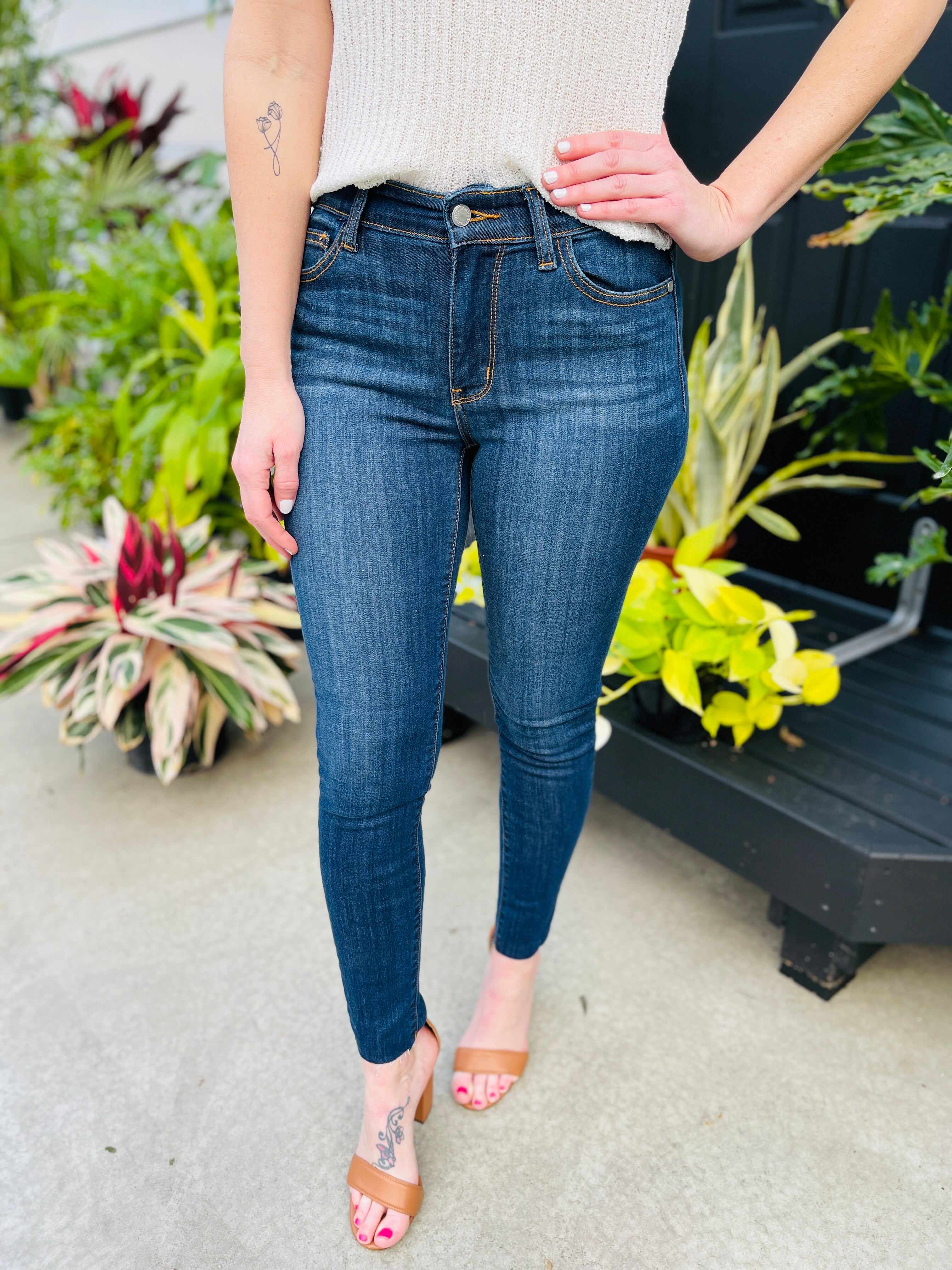 FIFTH RESTOCK! BEST SELLER!  Mid Rise REG/CURVY Work For The Weekend Skinny Jeans