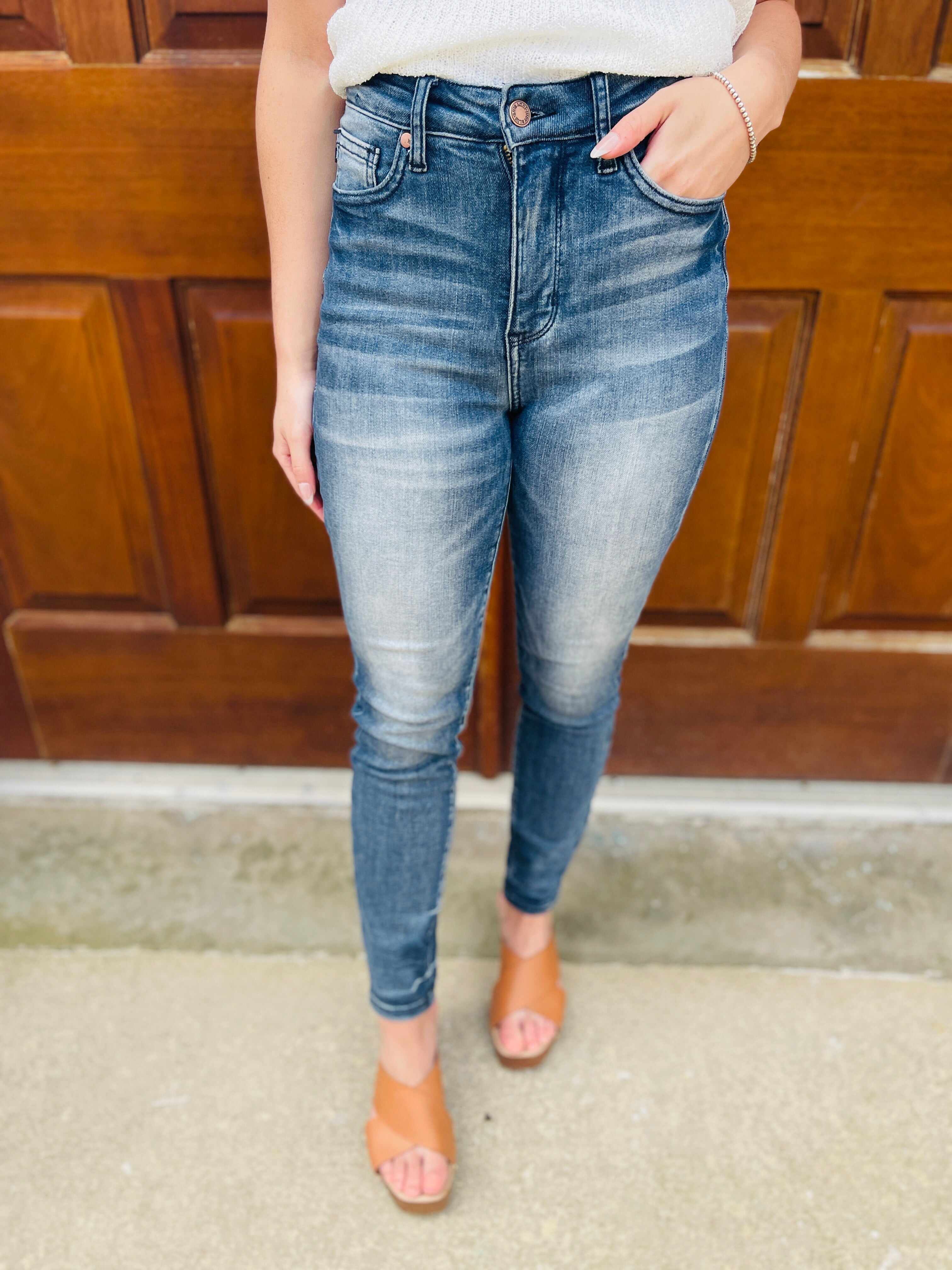 Tummy Control Skinny Jeans in Reg/Curvy Total Infatuation Restock