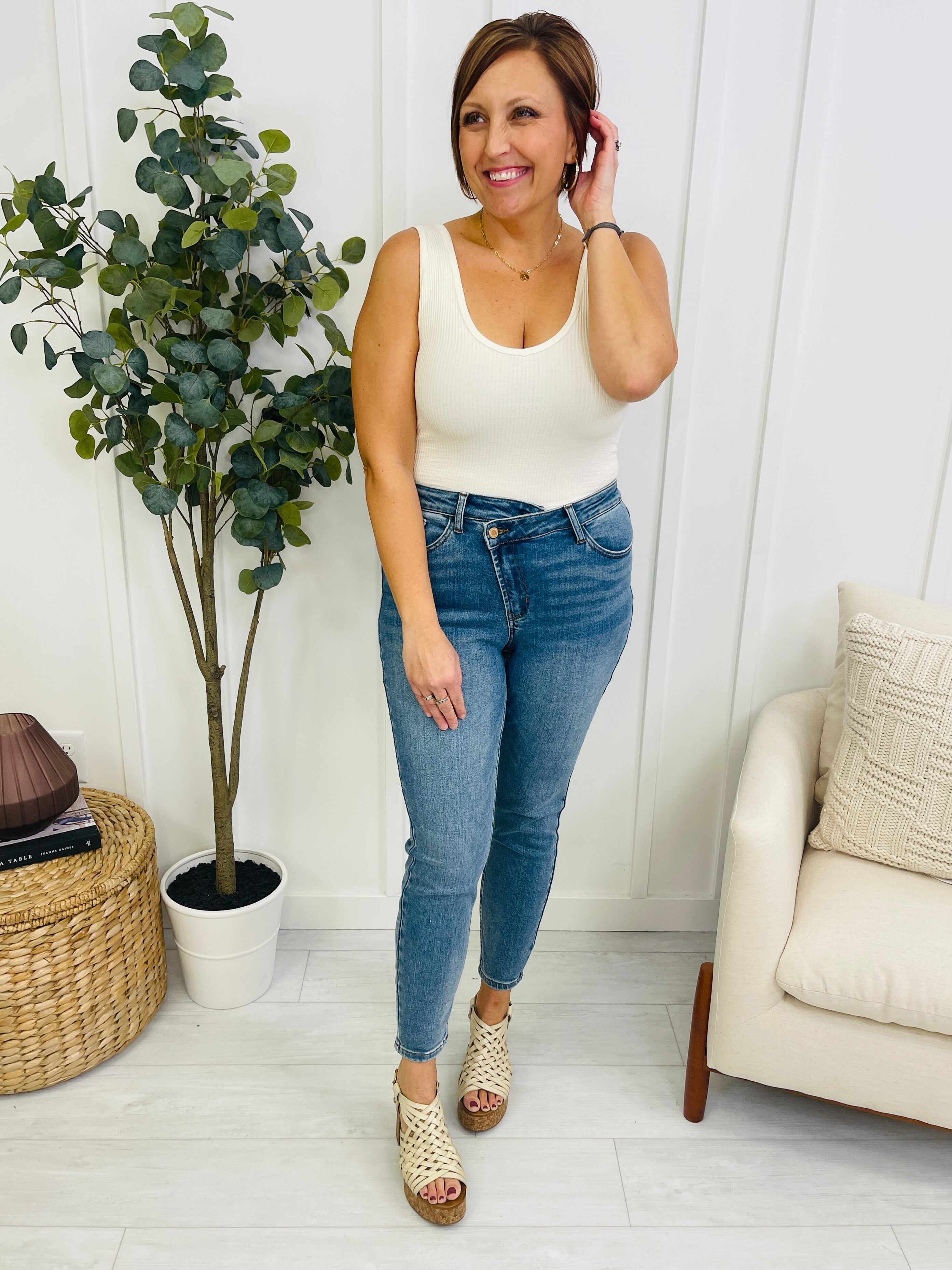 REG/CURVY Waist Cinching Criss Cross Confidence Jeans