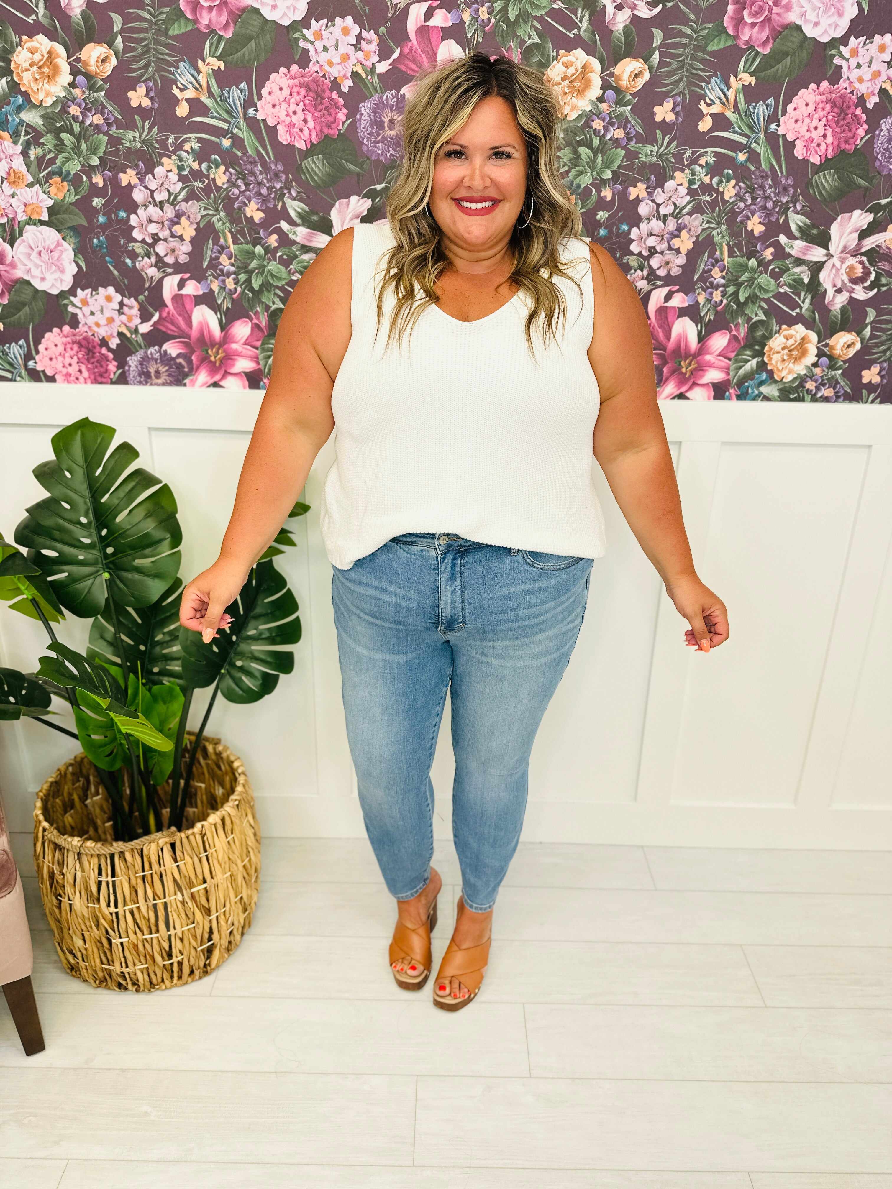 Tummy Control and Butt Lifting REG/CURVY Triple Threat Skinny Jeans