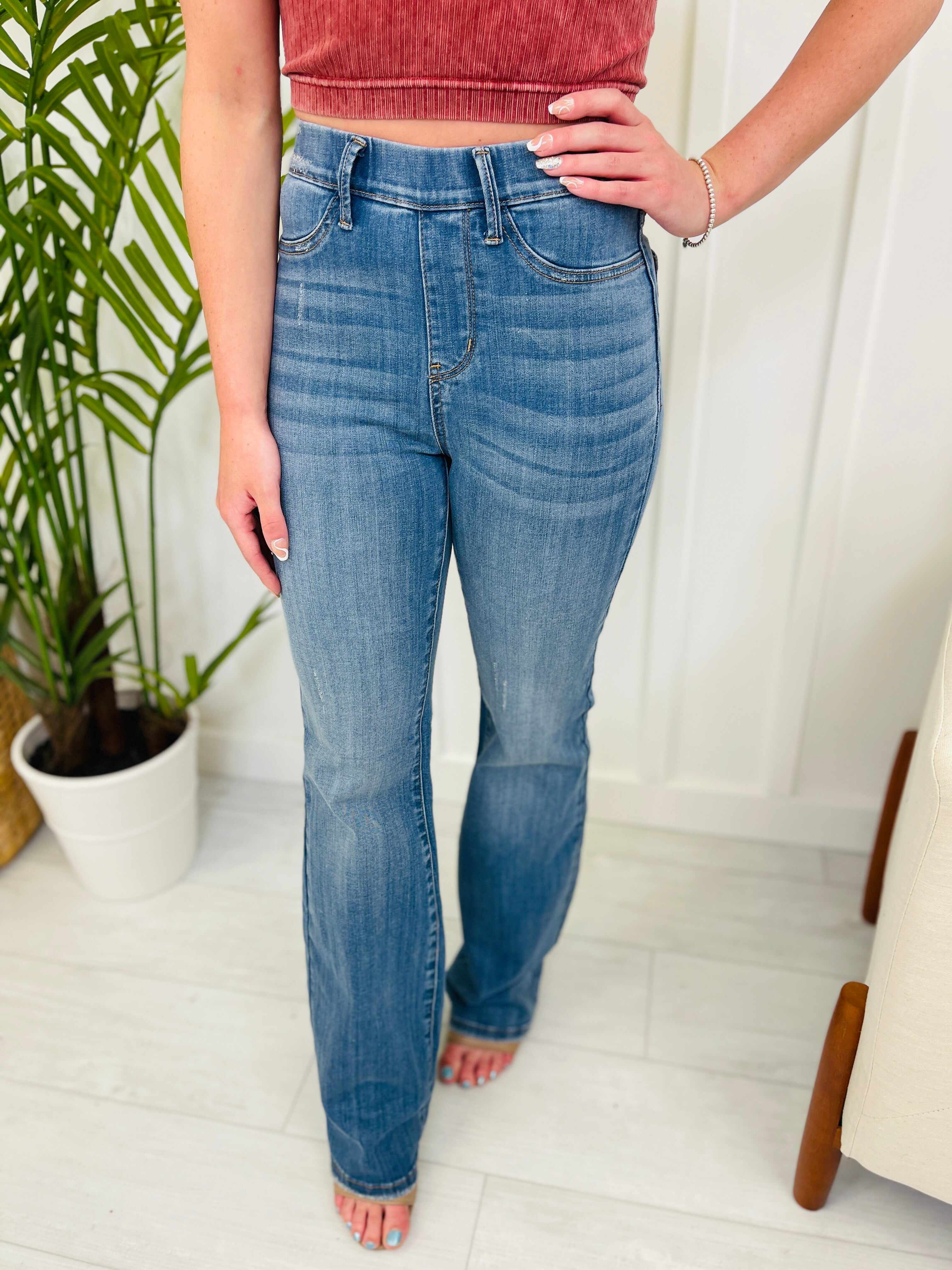 REG/CURVY Elastic Heart Pull On Slim Bootcut Jeans