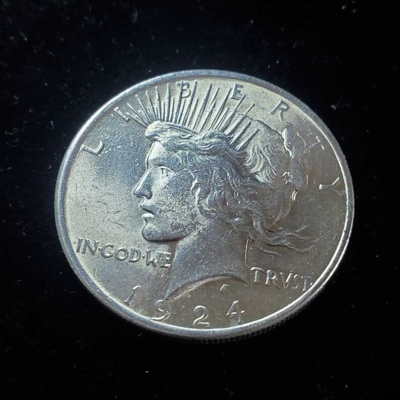 1924  Silver Peace Dollar BU   ! Lot# 966   Reg 79