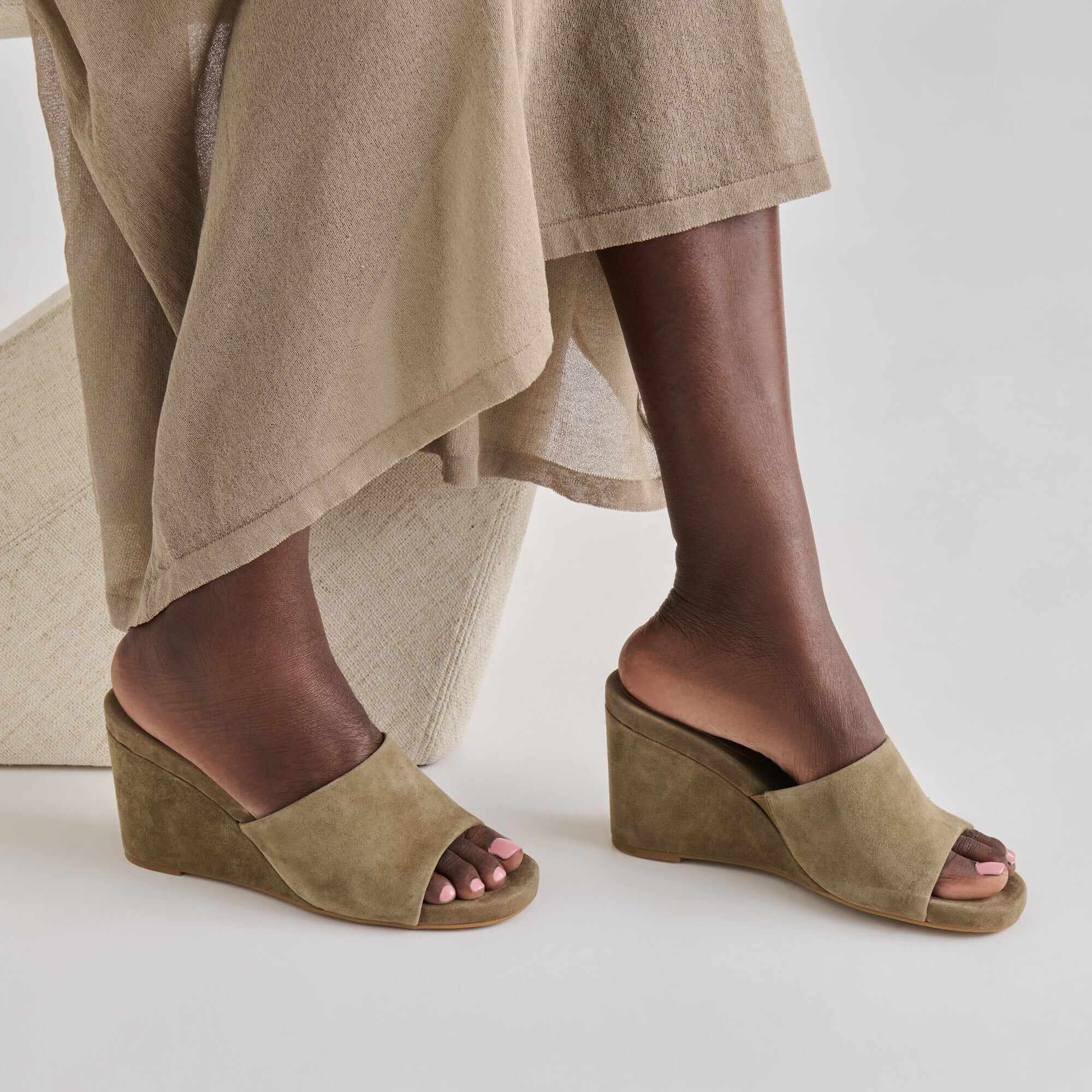 HOLTA WEDGES OLIVE SUEDE