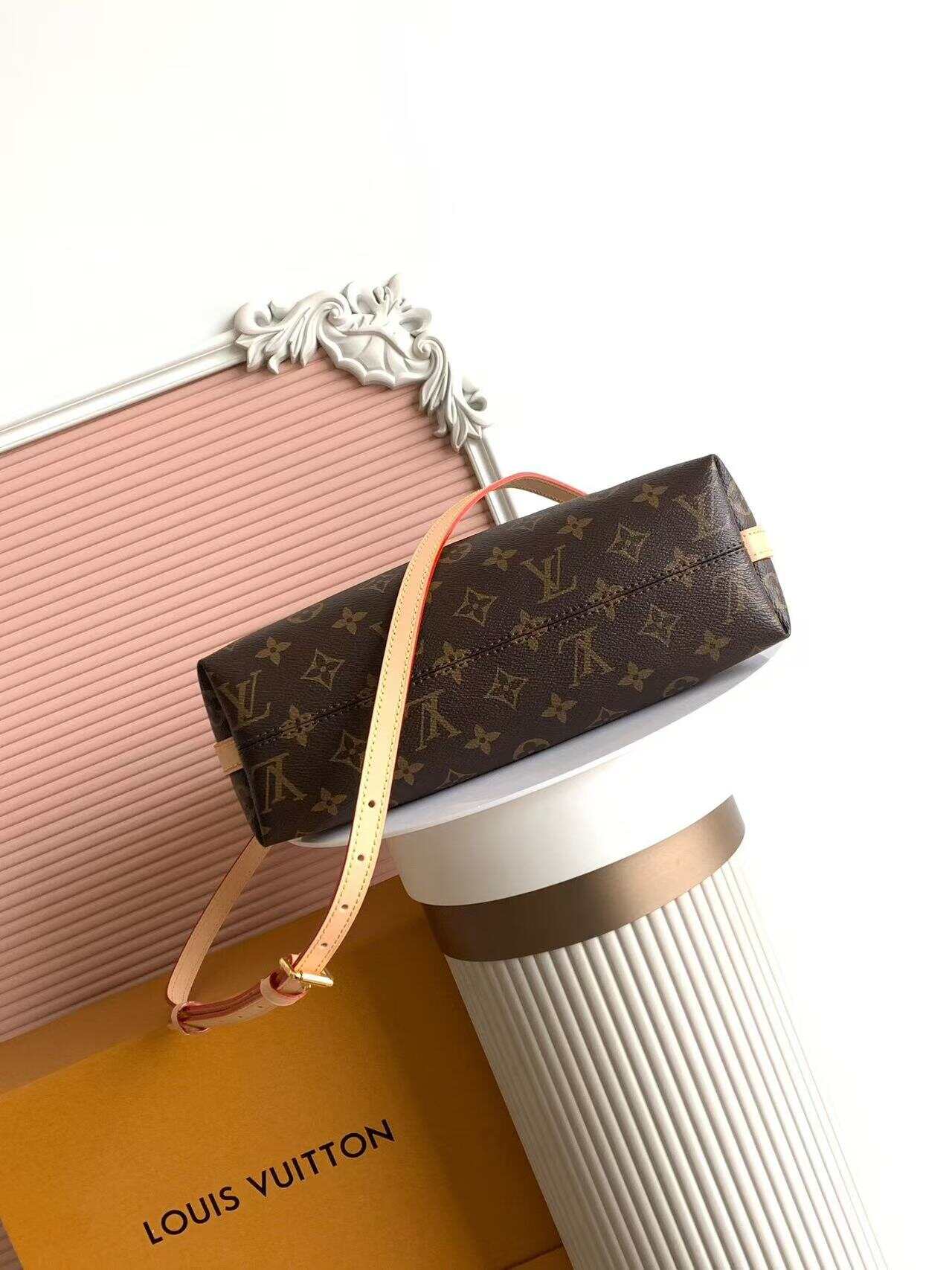 CH 2026 WOVEN CHAIN HOBO BAG BROWN