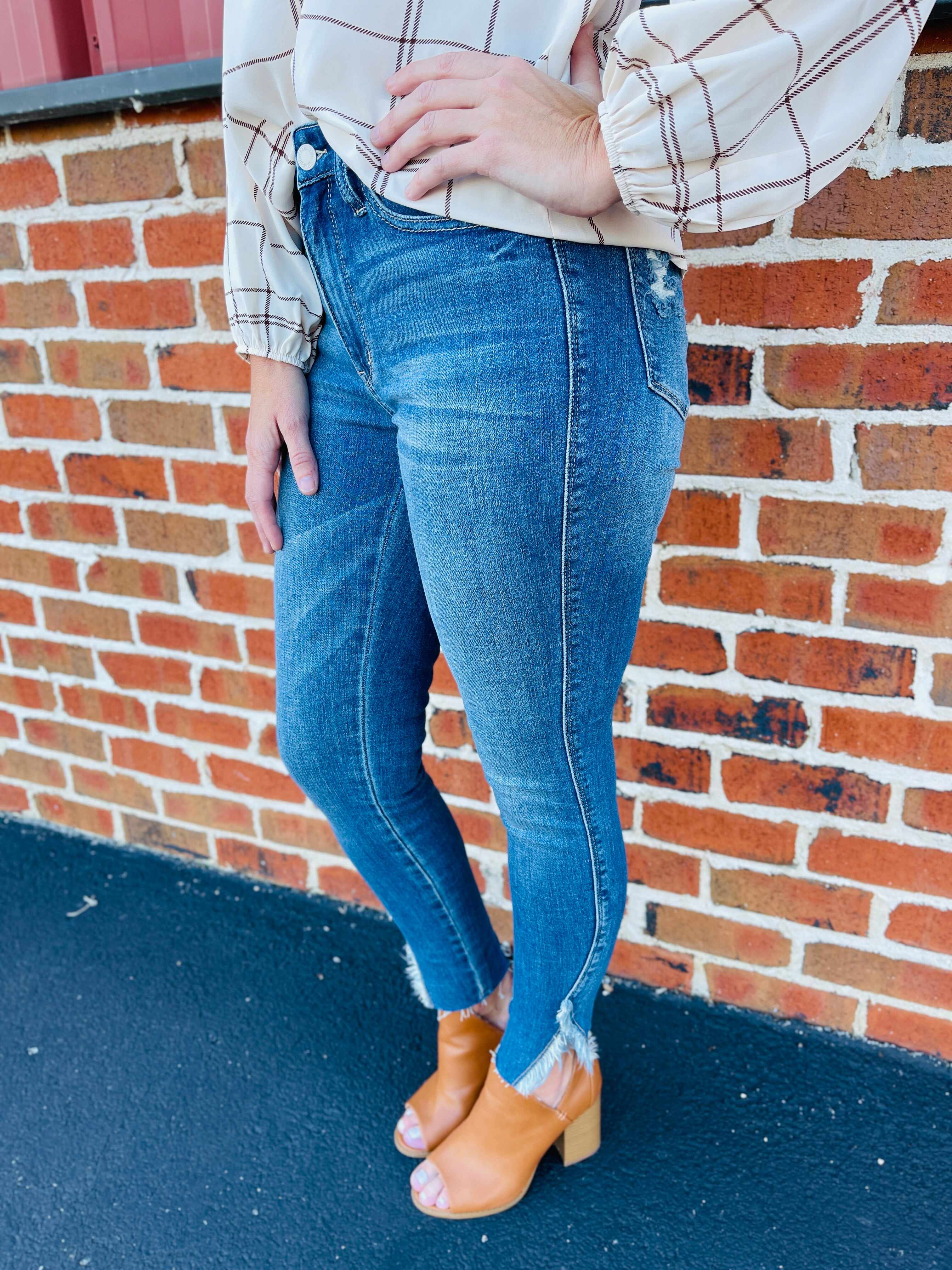 Plus/Reg Slay The Fray Hem Skinny Jeans