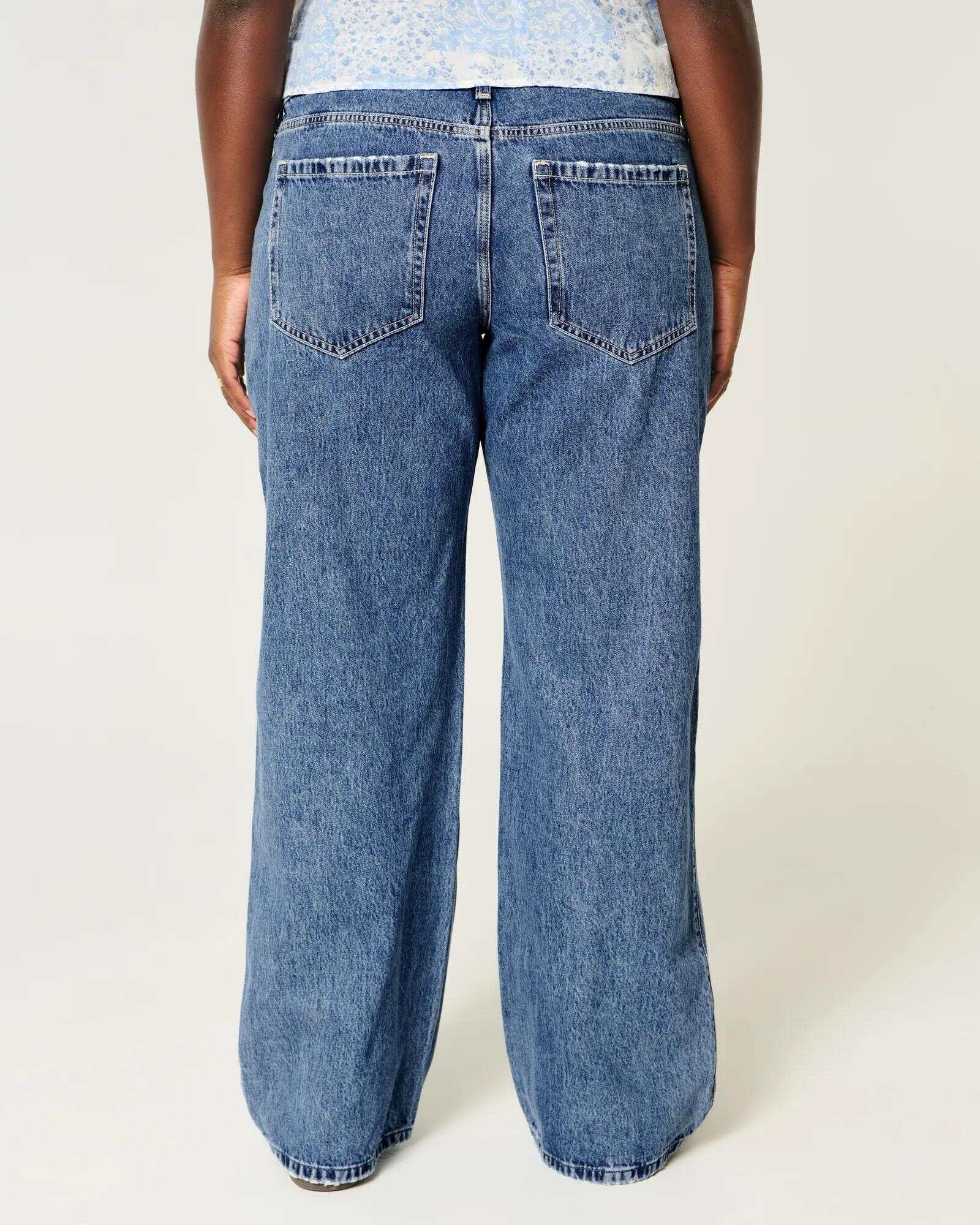 Curvy Low-Rise Light Wash Baggy Jeans