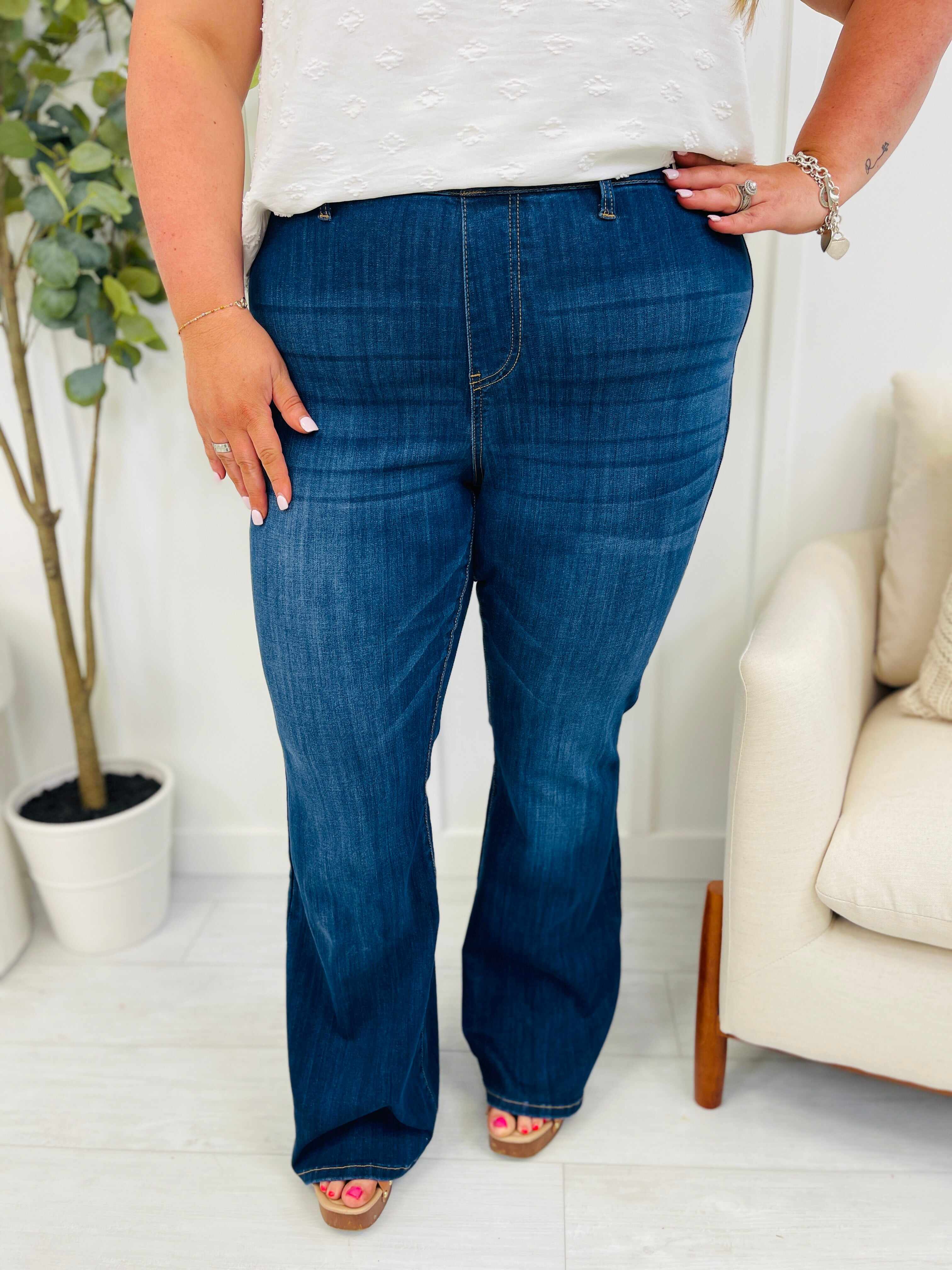 REG/CURVY Dream On Pull On Flare Jeans
